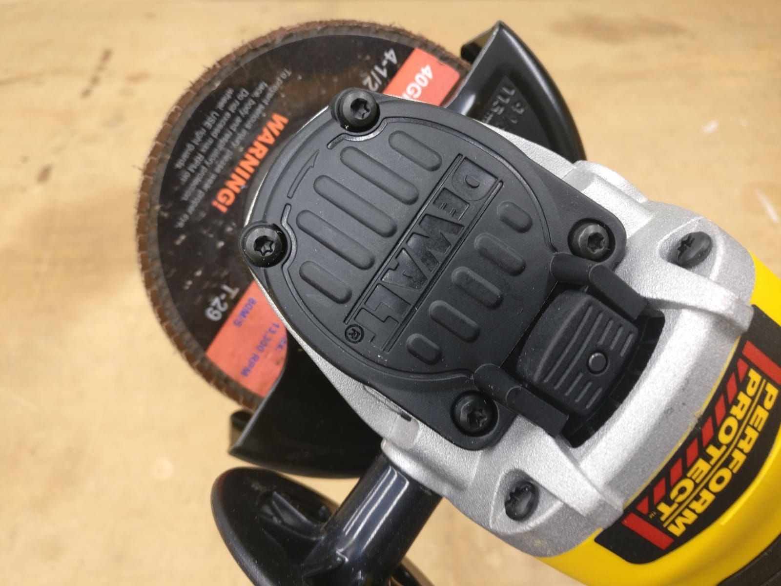 DEWALT 20V MAX Angle Grinder and Die Grinder, Cordless 2-Tool Set with Battery and Charger (DCK203P1) customer photo 2