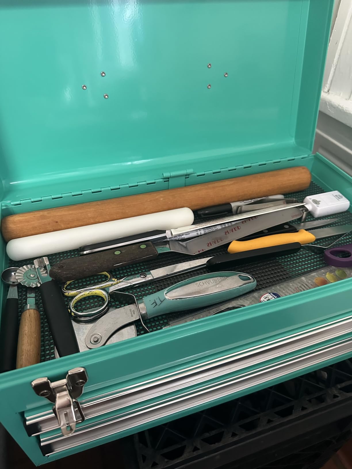 Amazon Basics Metal Tool Box with Drawers, Storage and Organization Tool Chest, Powder Coat Finish, 18.1 x 8.7 x 9.5 in, Turquoise customer photo 2