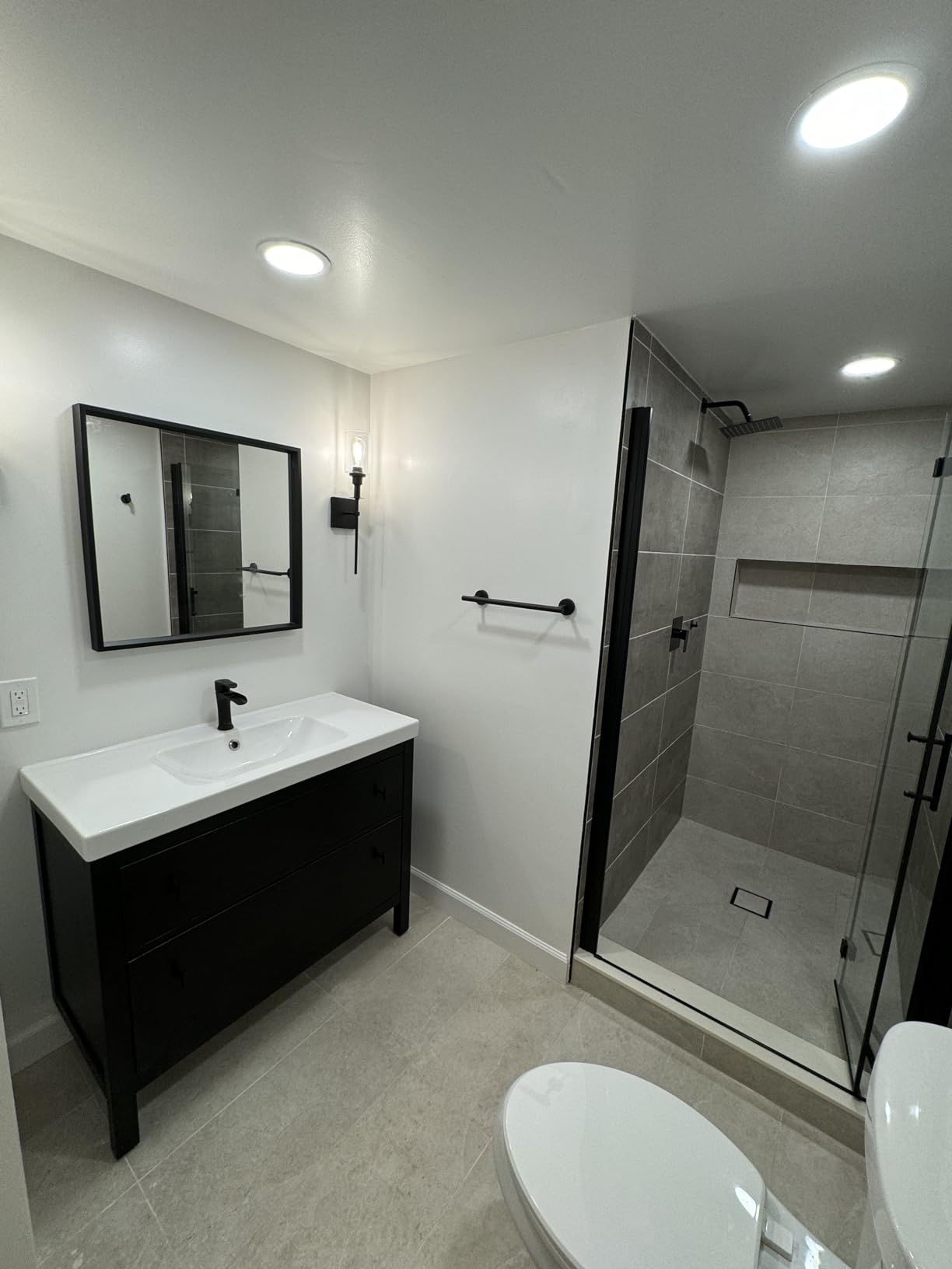 Airuida Shower Faucet Set,8 Inch Shower Valve Kit,Matte Black customer photo 1