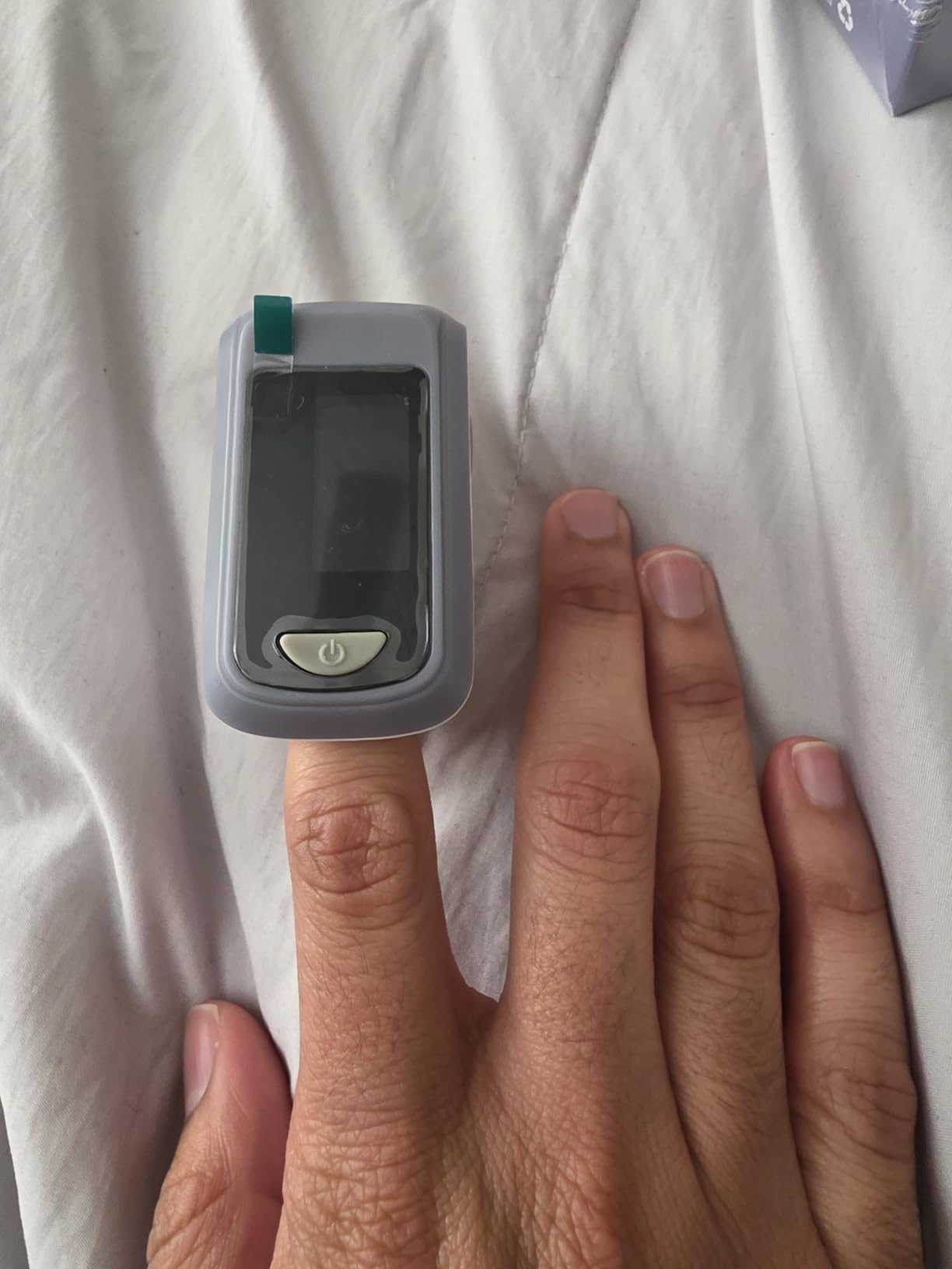 Fingertip Pulse Oximeter Blood Oxygen Saturation Monitor Pulse Ox, Heart Rate and Fast Spo2 Reading Oxygen Meter with OLED Screen customer photo 1