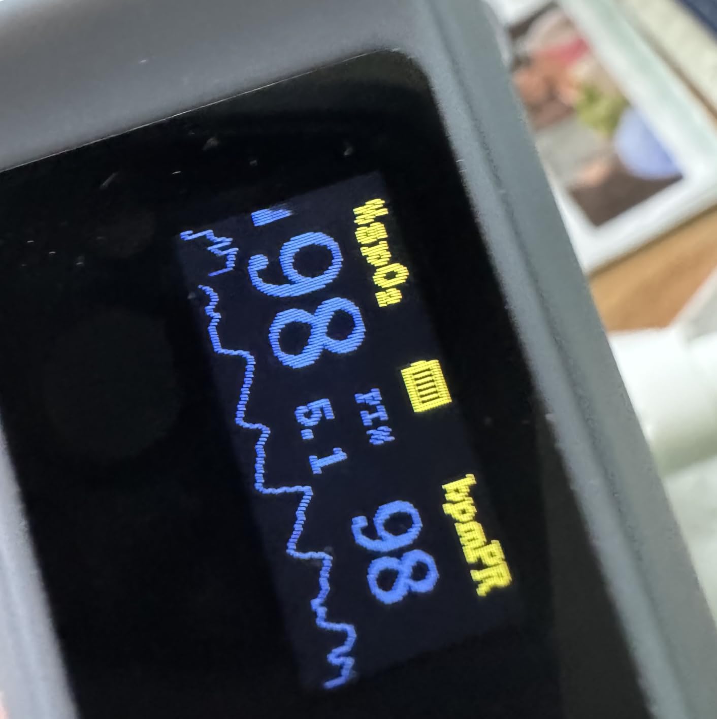 Fingertip Pulse Oximeter Blood Oxygen Saturation Monitor Pulse Ox, Heart Rate and Fast Spo2 Reading Oxygen Meter with OLED Screen customer photo 2