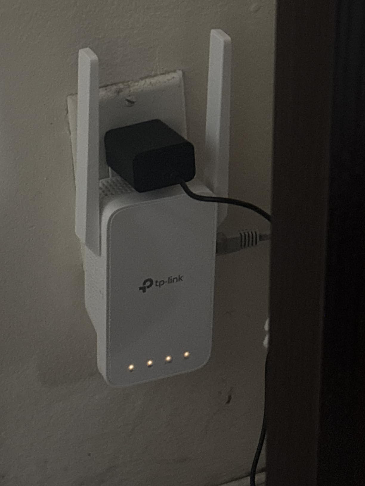 TP-Link AC1200 WiFi Extender Dual Band 5GHz/2.4GHz (RE315) customer photo 1