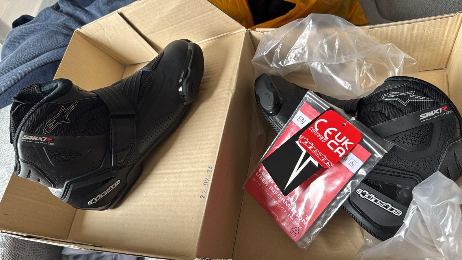 Alpinestars Men's SMX-1 R V2 Vented Motorcycle Boots, Short Riding Boots, CE-Certified customer photo 2