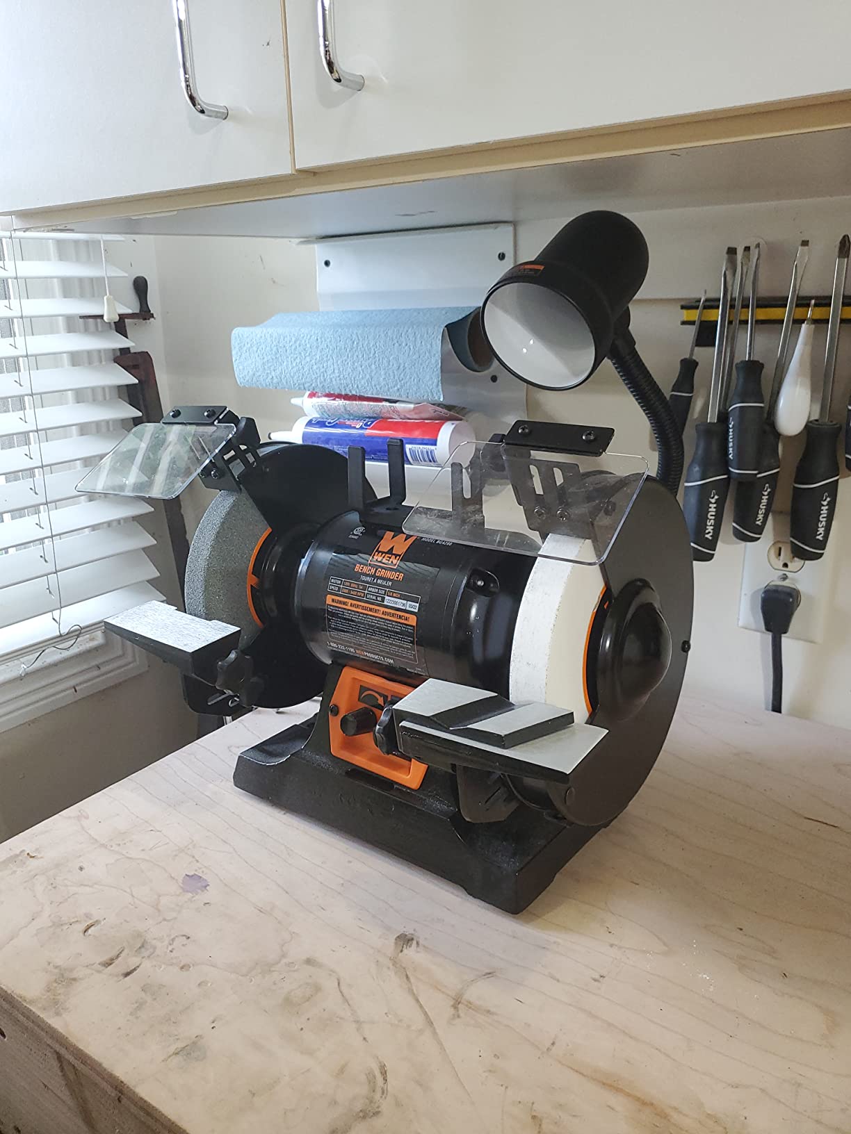 WEN BG4280 5-Amp 8-Inch Variable Speed Bench Grinder with Flexible Work Light, Black,orange customer photo 2