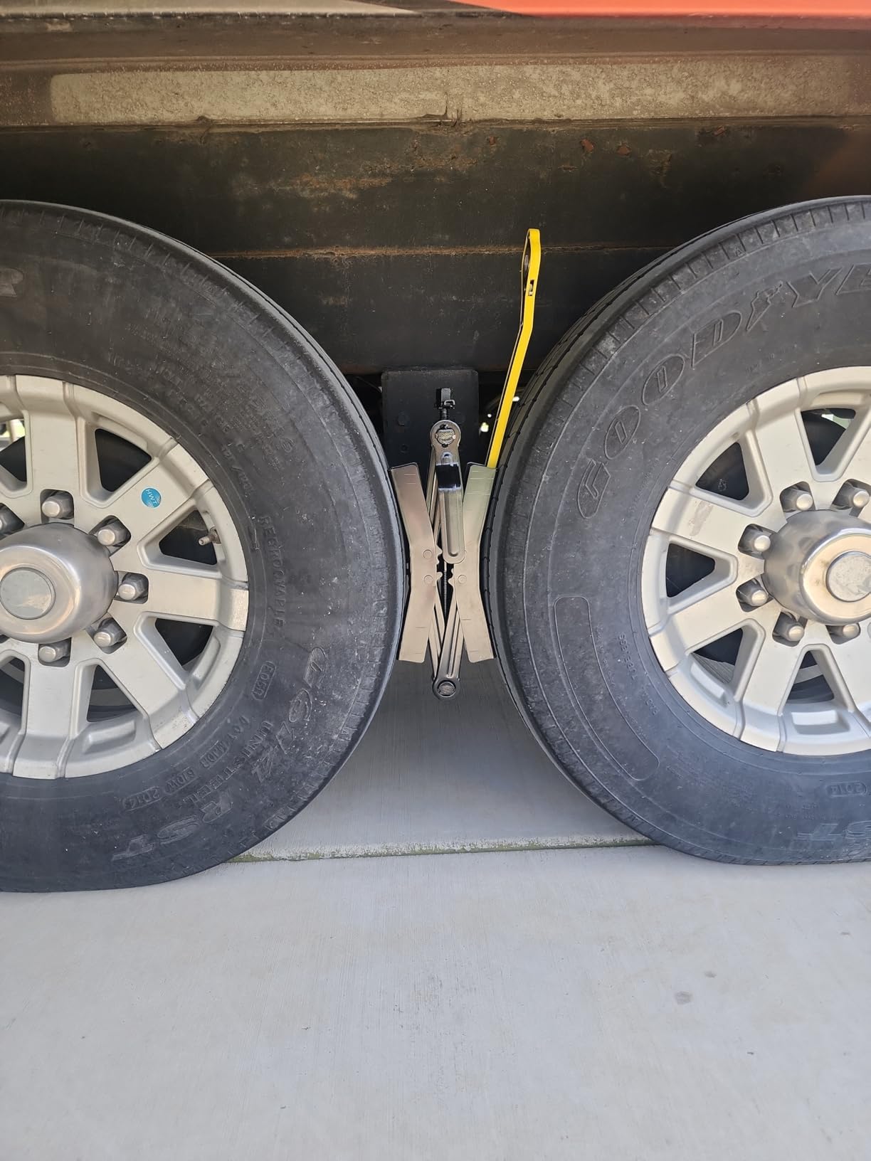 Camper Wheel Chock Stabilizer 2 Sets, Double Speed Heavy Duty Truck RV Tire Scissor Locking X Chock, Camper Accessories for Travel Trailers Tire Chalks, Anti Rust Coating, Fit for 3.5” to 12” customer photo 2