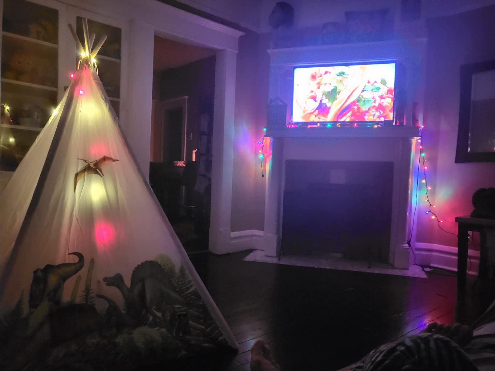 W&O Dinosaur Discovery Teepee with LED Lights, Roar Button & Plush Mat customer photo 1
