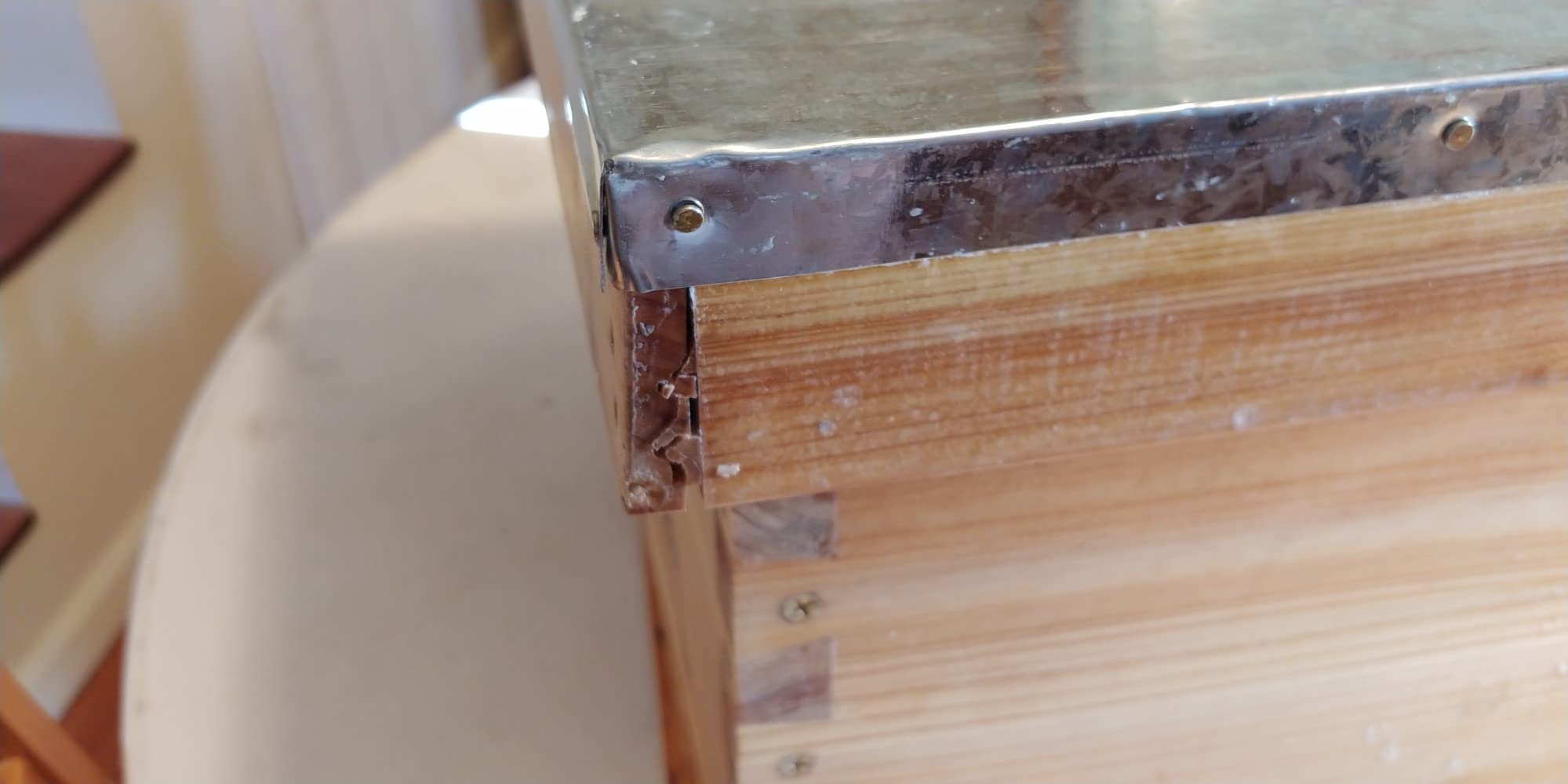 BeeCastle 10-Frame Bee Hives and Supplies Starter Kit,Beehive Kit Dipped in Beeswax,Bee Keeping Supplies-All Beginners Kit Includes Beekeeping Supplies Tool Set and Bee Suit. customer photo 1
