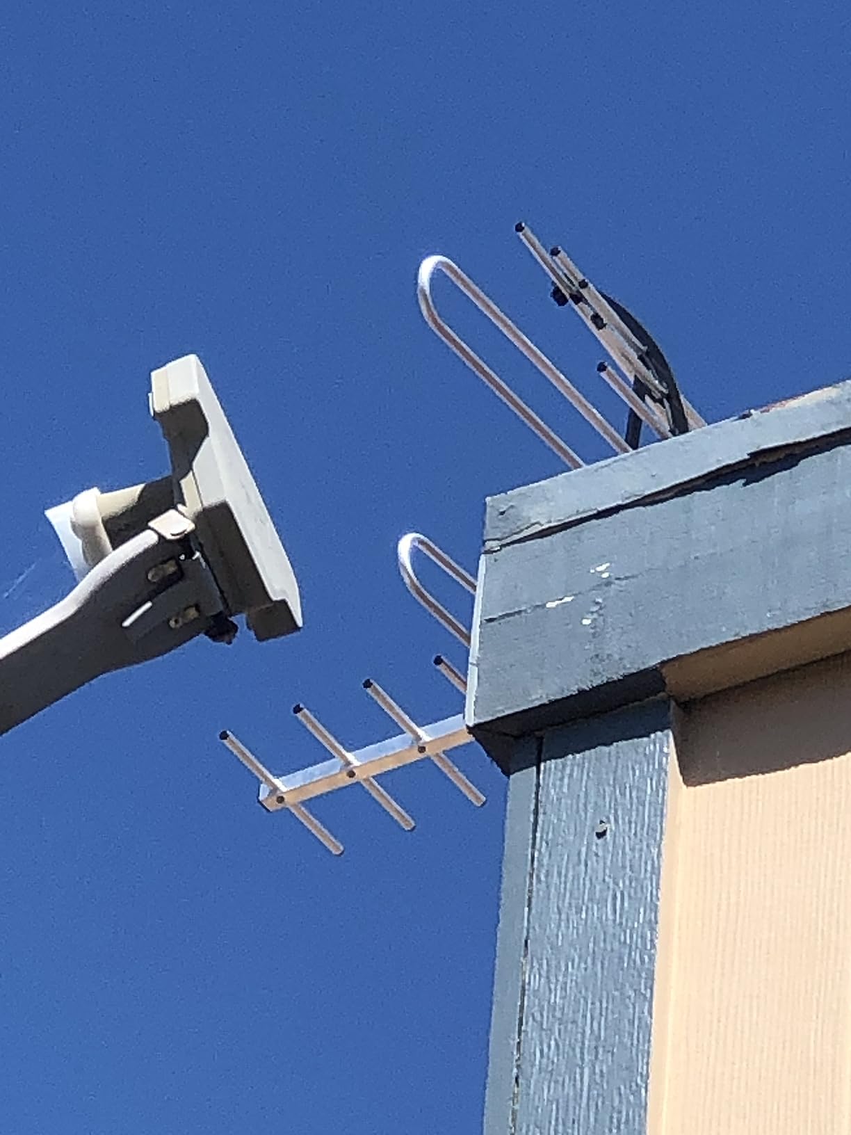 PIBIDI Amplified TV Antenna for Attic/Outdoor, 360° Remote Rotation customer photo 1