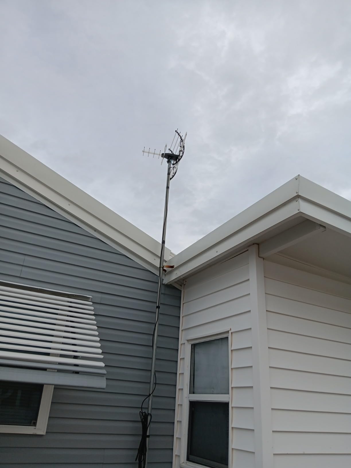 PIBIDI Amplified TV Antenna for Attic/Outdoor, 360° Remote Rotation customer photo 2