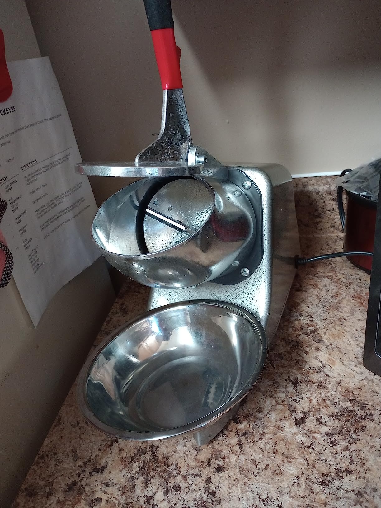 Reespring Snow Cone Machine Shaved Ice Machine Ice Crusher with 4 Blades Kitchen Electric for Shaved Ice and Snow Cone (300W 2000r/min) Comes with a Free Ice Pick, Ice Cube Tray, 6 Syrup Dispensers customer photo 1