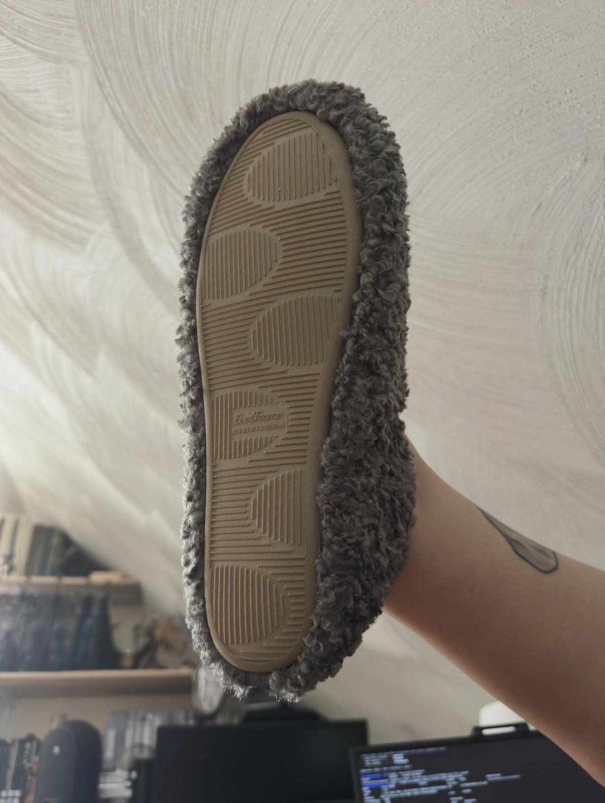 EverFoams Women's Soft Curly Slippers Memory Foam Lightweight House Shoes customer photo 2