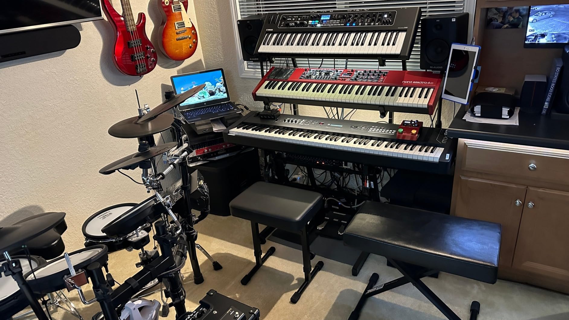 Liquid Stands Piano Bench Adjustable Stool – Music Keyboard Bench Seat for Piano Keyboard Stand with Black Padded Cushion for Musicians Piano Stool Chair (PU Leather) customer photo 1
