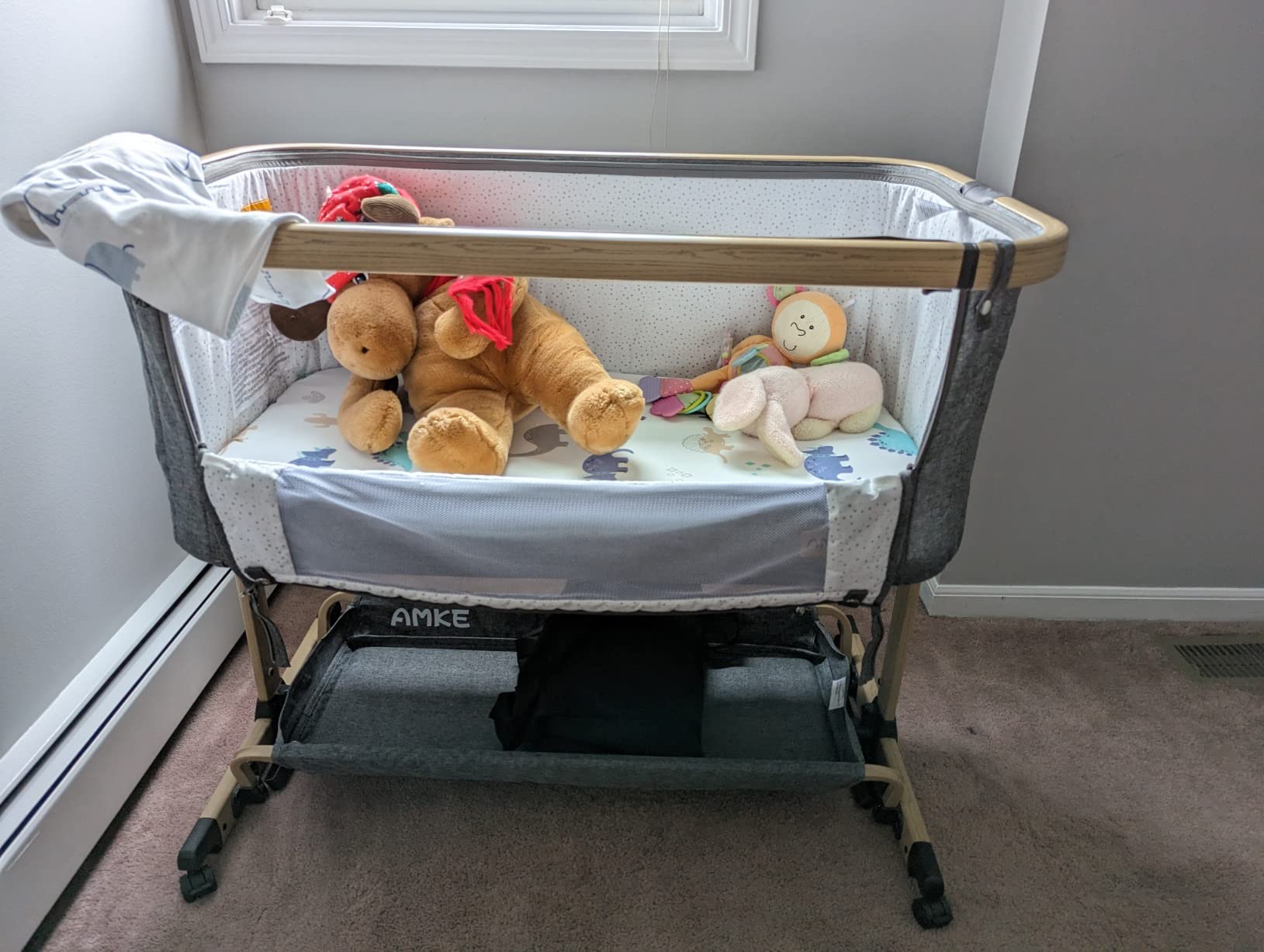 AMKE 3 in 1 Baby Bassinets,All-mesh Bedside Sleeper,Baby Cradle with Storage Basket,Easy Assemble Bassinet for Infant/Newborn,Adjustable Bedside Crib,Safe Portable Baby Bed,Travel Bag Included customer photo 2