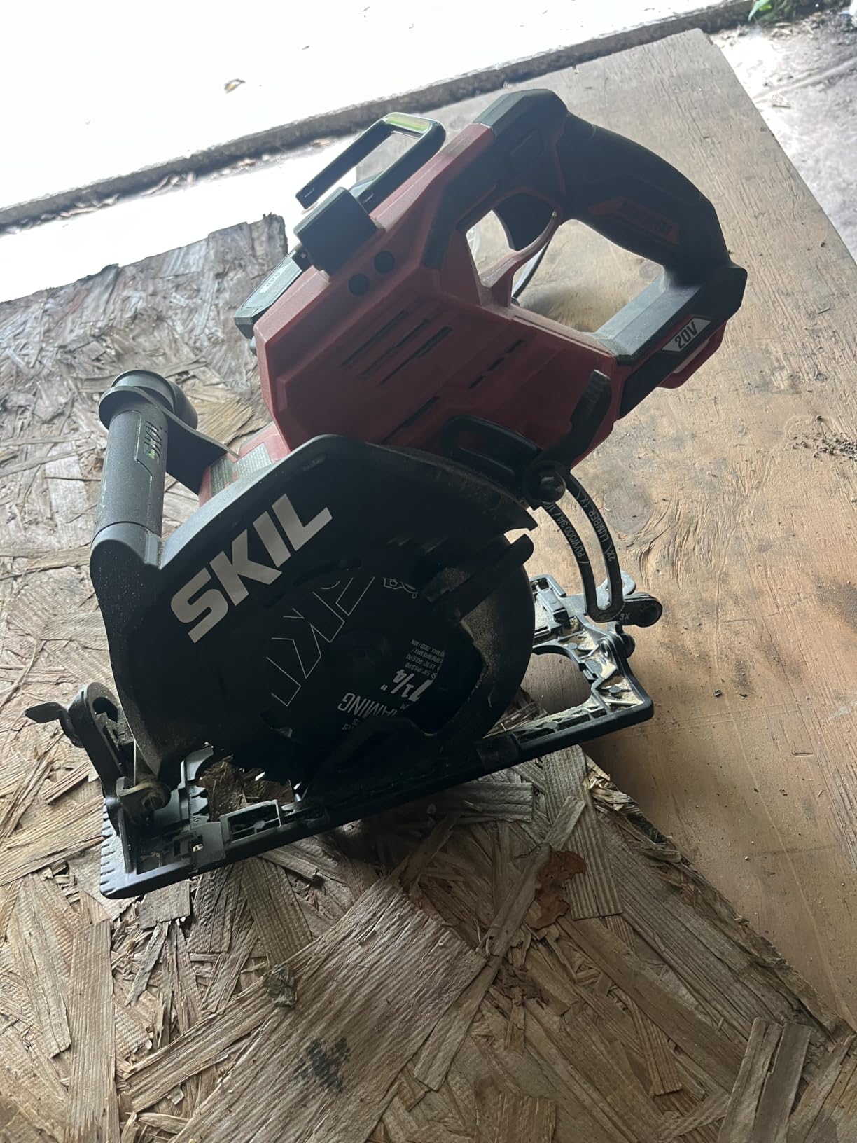 SKIL 2x20V PWR CORE 20 Brushless 7-1/4” Rear Handle Circular Saw Kit Includes Two 5.0Ah Batteries and Dual Port Auto PWR Jump Charger-CR5429B-20, Red customer photo 1