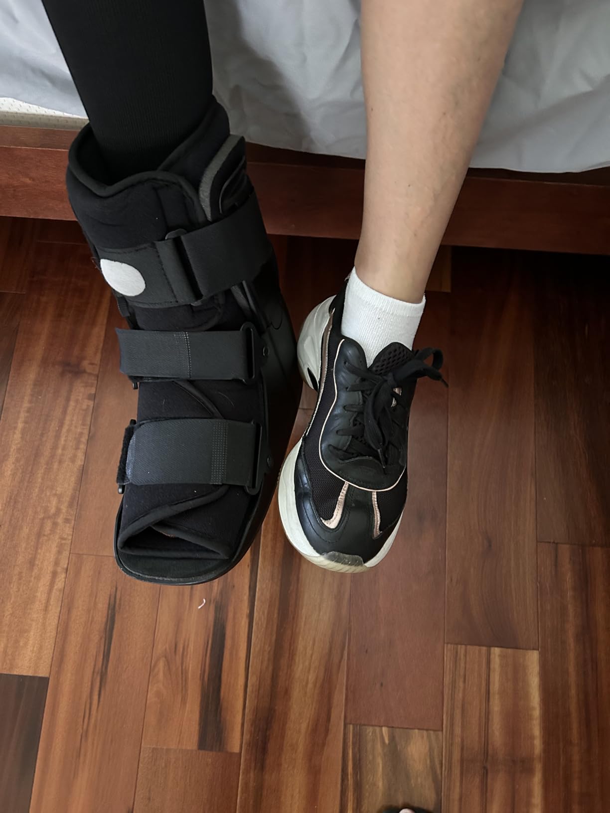 Jewlri Walking Boot for Broken & Injured Foot, Sprained Ankle, Fracture, M customer photo 2