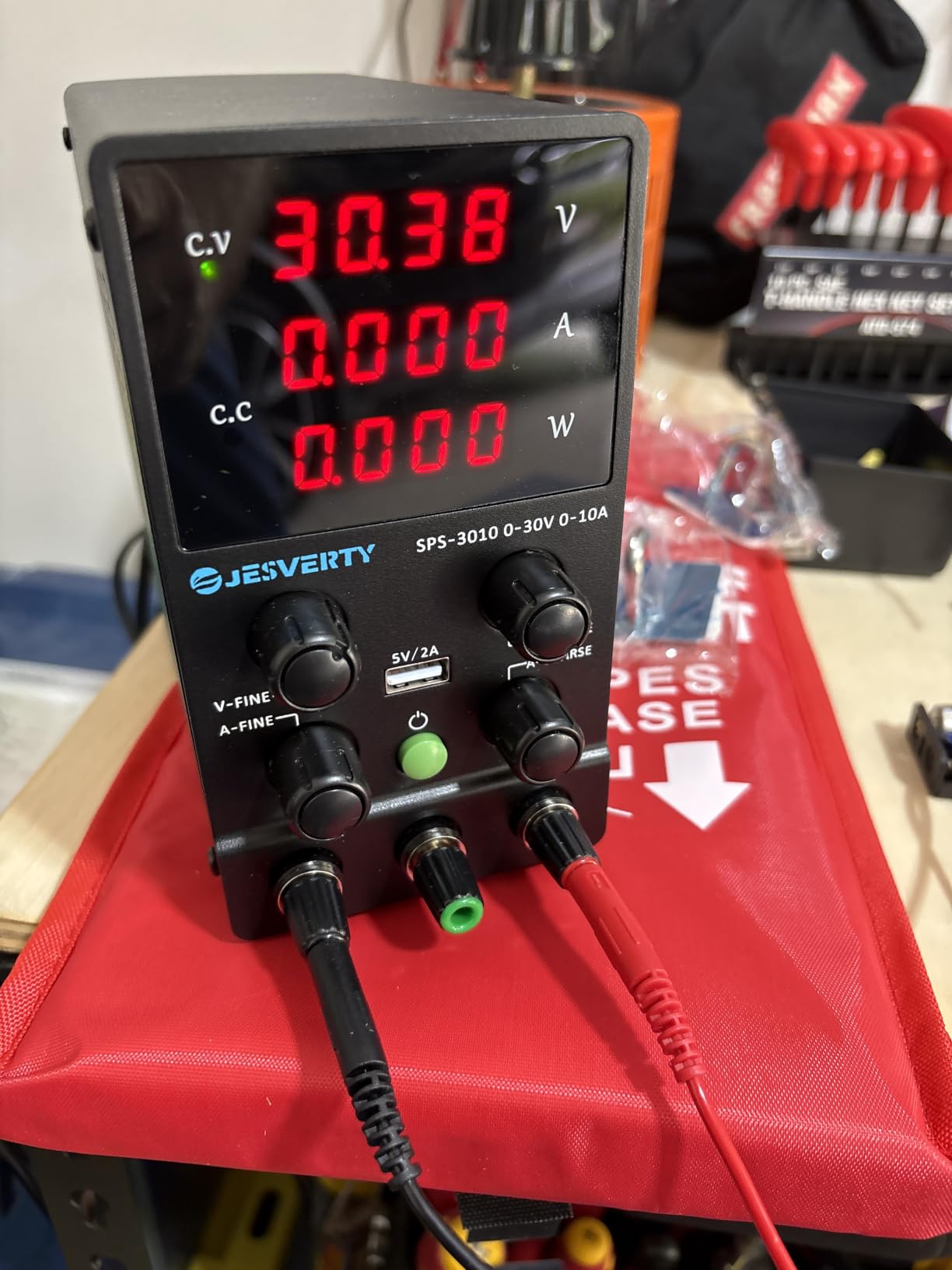 DC Power Supply Variable, 0-30V 0-10A Adjustable Switching DC Regulated Bench Power Supply with High Precision 4-Digit LED Display, 5V/2A USB Port, Coarse and Fine Adjustment SPS-3010 customer photo 2