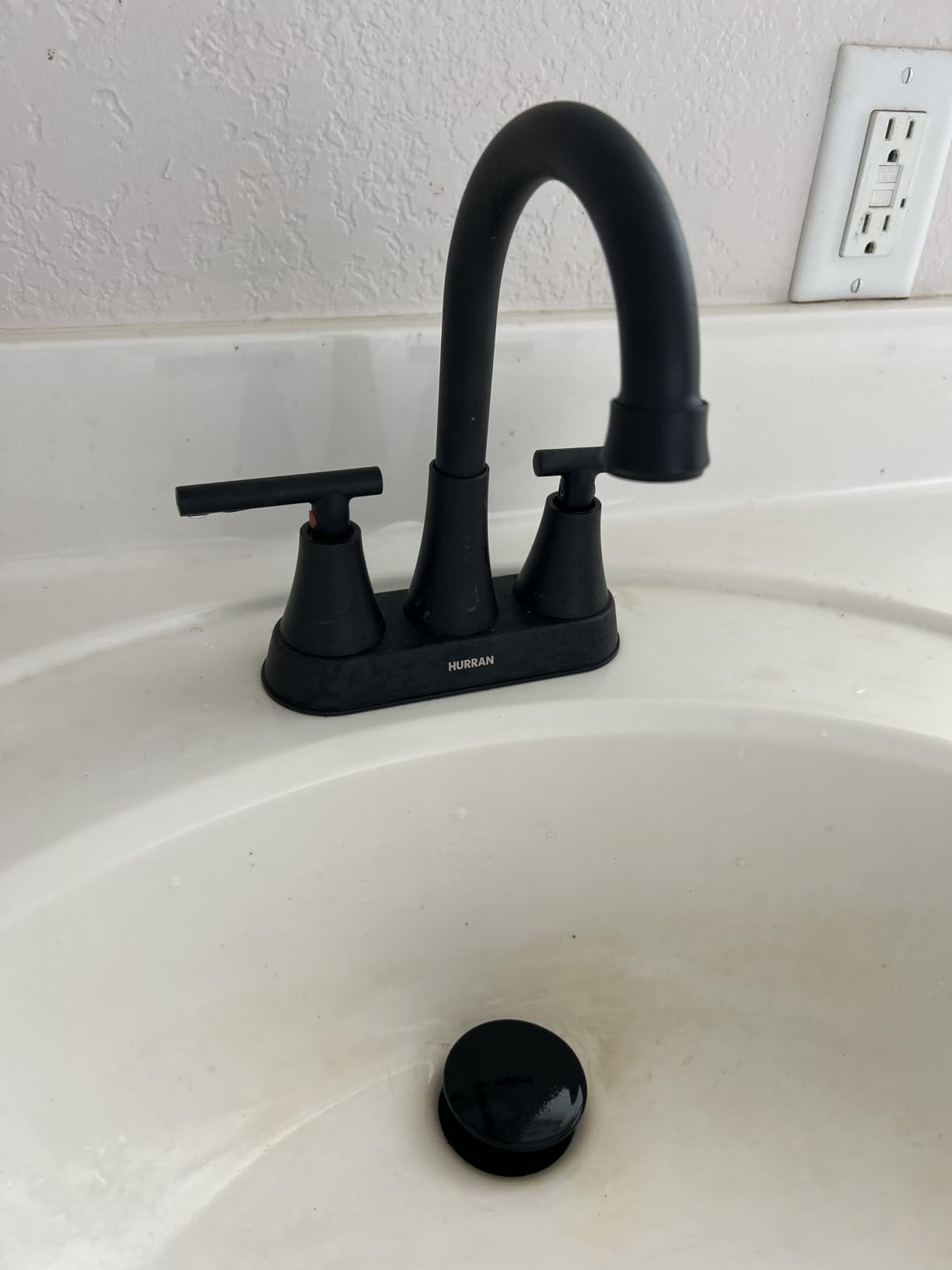 Matte Black Bathroom Faucet, Hurran 4 inch Centerset 2-Handle Lead-Free customer photo 1