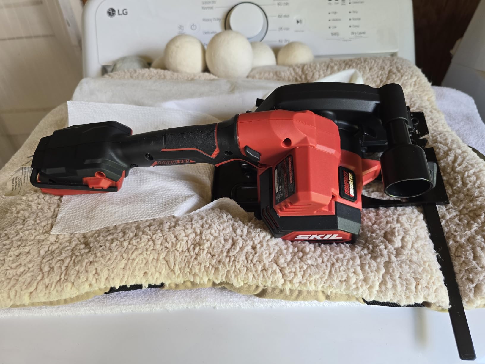 Skil PWRCORE 20 Brushless 20V 4-1/2 in. Compact Lightweight One-Hand Circular Saw Kit with Up to 6,000 RPM Includes 2.0Ah PWR CORE 20 Lithium Battery and Charger - CR5435B-10, Red customer photo 1
