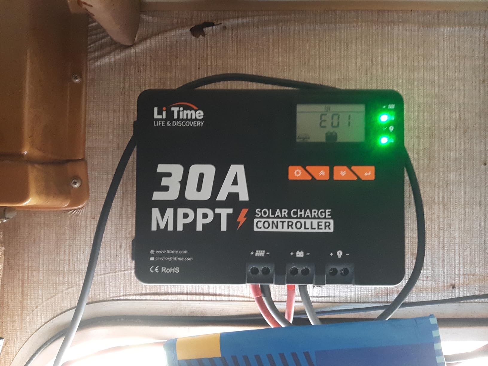 LiTime 12V/24V 30A MPPT Solar Charge Controller Bluetooth, LCD Display customer photo 1
