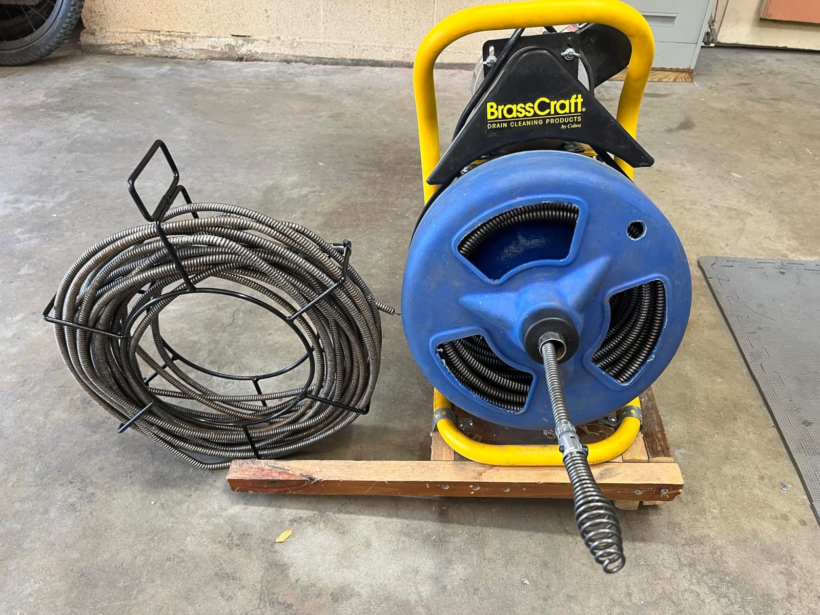 VEVOR Drain Cleaning Cable 75ft x 3/8 inch Solid Core Cable Sewer Cable, Drain Auger Cable Cleaner, Snake Clog Pipe Drain Cleaning Cable W/Four Shapes of Cutters customer photo 2