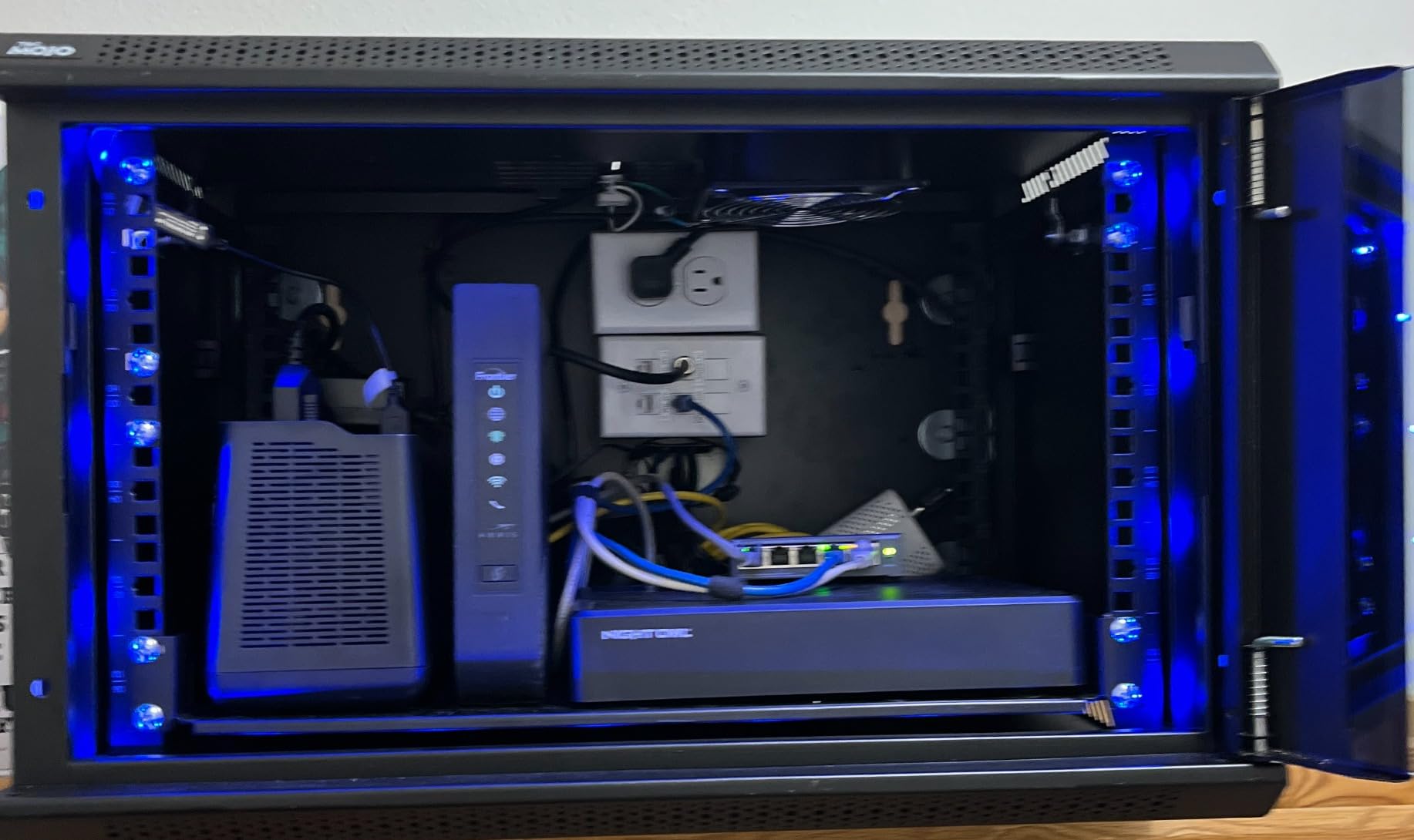 Tecmojo 6U Wall Mount Server Cabinet IT Network Rack Enclosure Lockable Door and Side Panels Black, Cooling Fan, Standard Glass Door, 450mm Depth, for 19” IT Equipment, A/V Devices customer photo 2