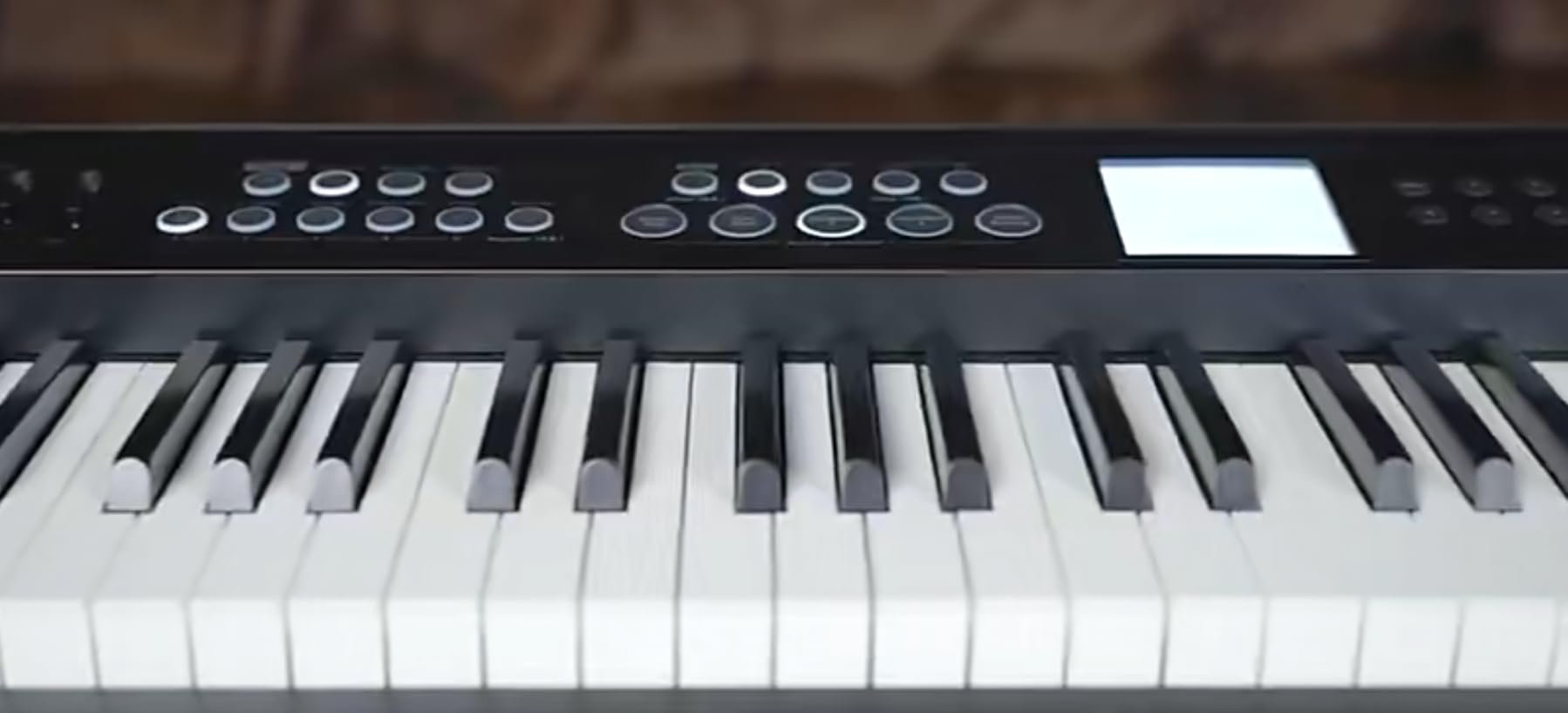 Roland FP-E50 88-Key Digital Piano - Black Bundle with Adjustable Stand, Bench, Deluxe Sustain Pedal, Piano Book, Online Piano Lessons, Instructional DVD, and Austin Bazaar Polishing Cloth customer photo 2