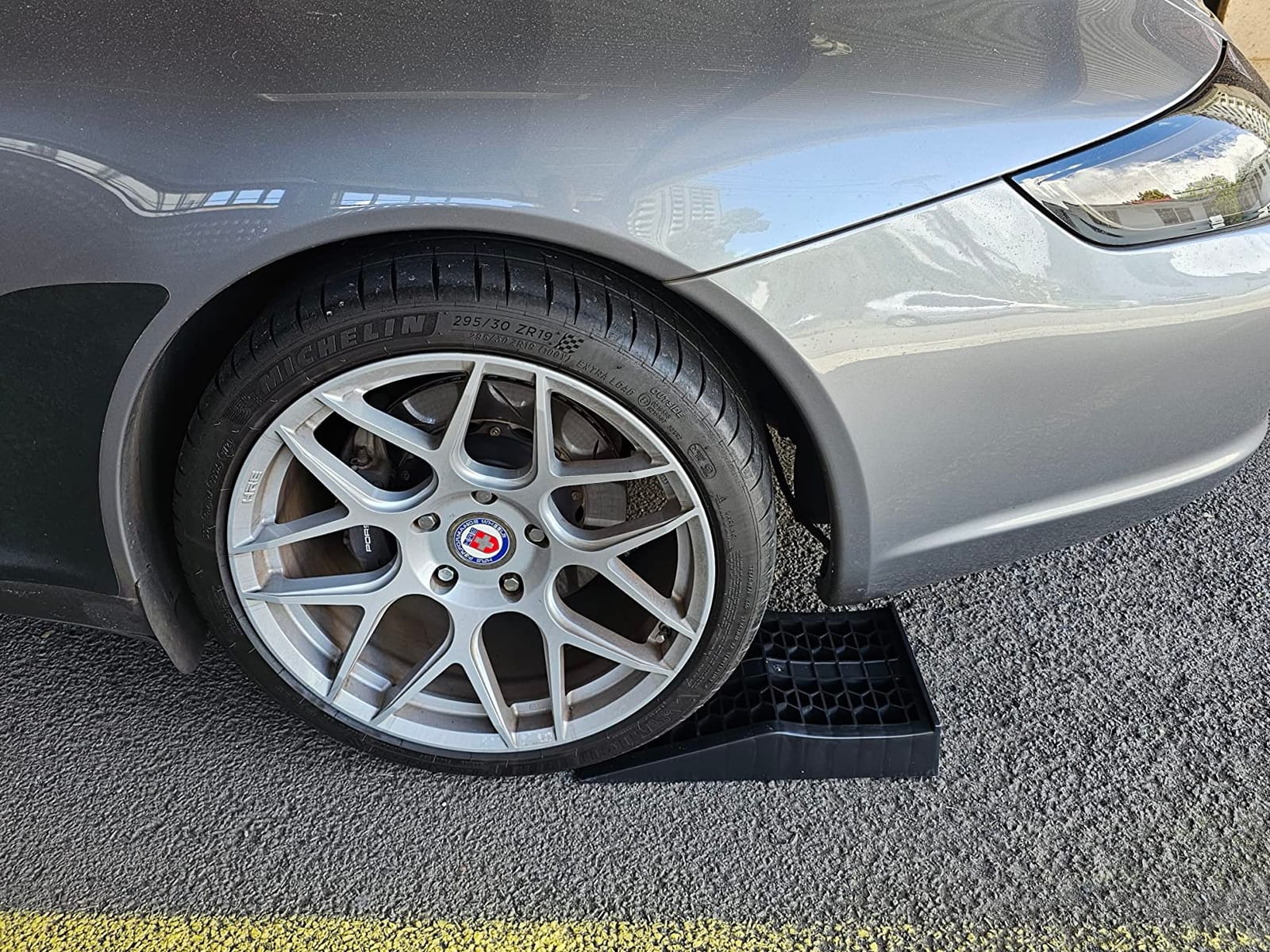 HOXWELL Car Ramps for Jack Support and Lift Vehicle Maintenance, Lightweight Low Profile Car Ramps for Garage, Heavy Duty Tire Ramps for Low Chassis Cars, 17.5''x10''x3.14'' (2PCS) customer photo 1