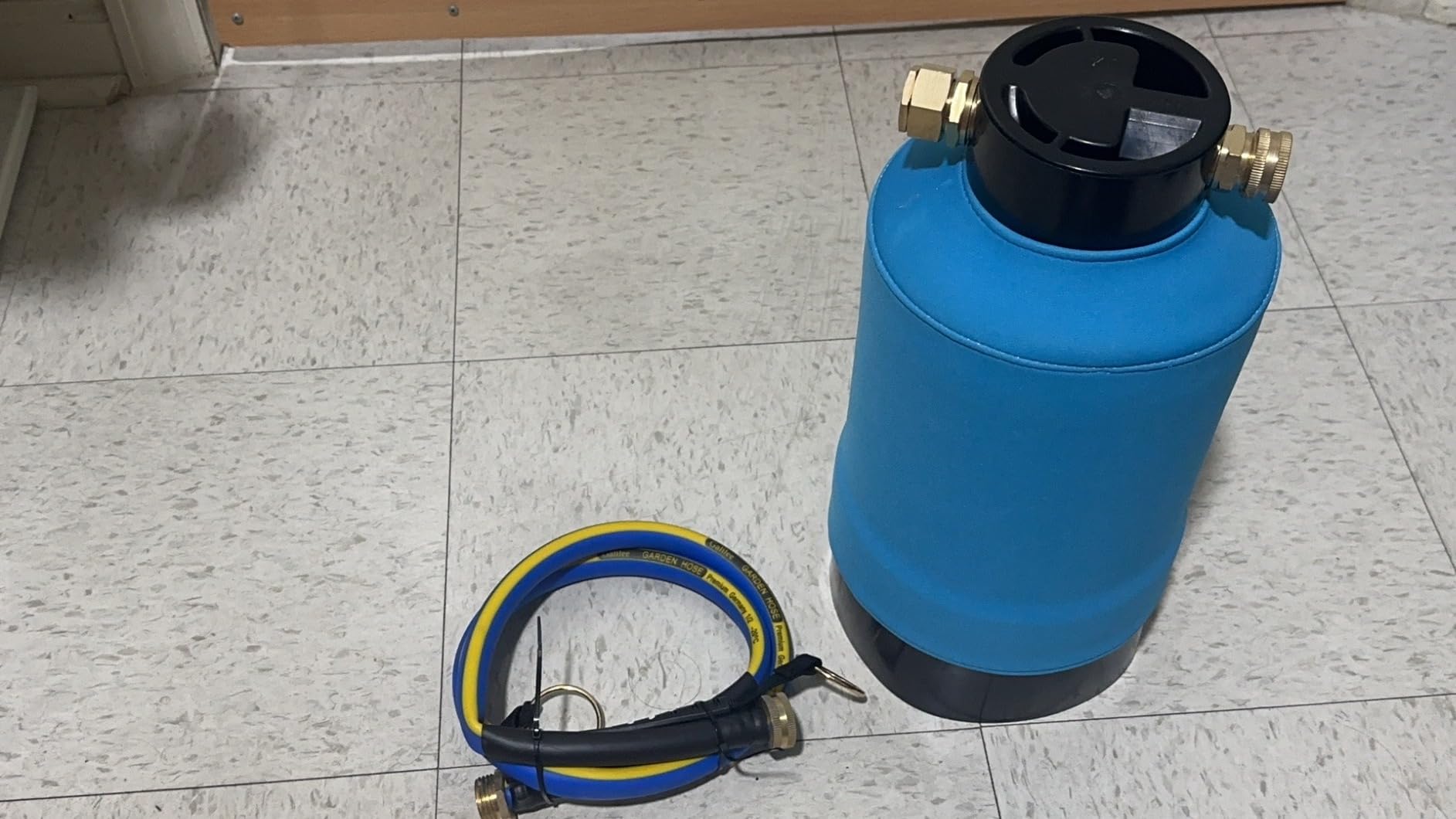 H&G lifestyles ‎Portable Water Softener for RV with Water Hose, Food-Grade Resin 3/4