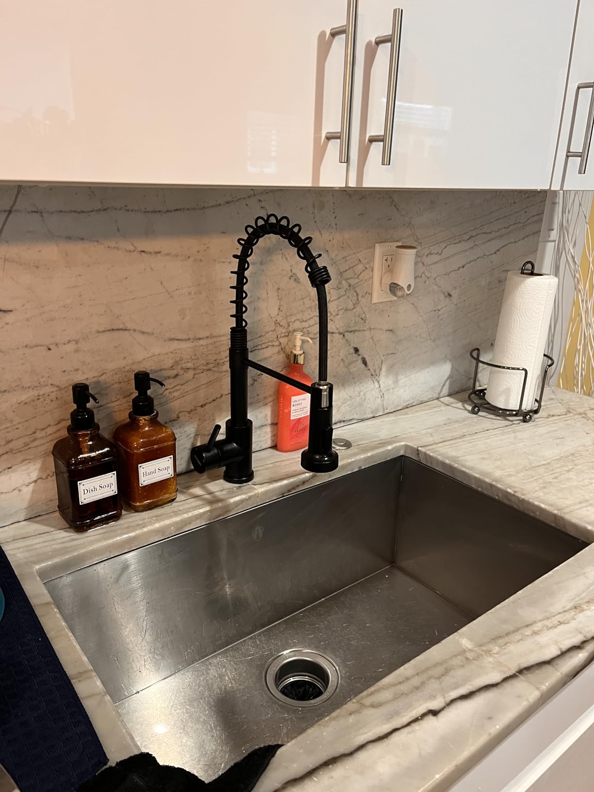 WEWE Touchless Kitchen Faucet, 2-Mode Sprayer, Matte Black, Pull-Down customer photo 2