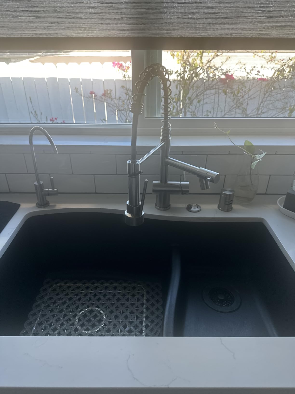 VFAUOSIT Touchless Kitchen Faucet with Pull Down Sprayer, Matte Black customer photo 2