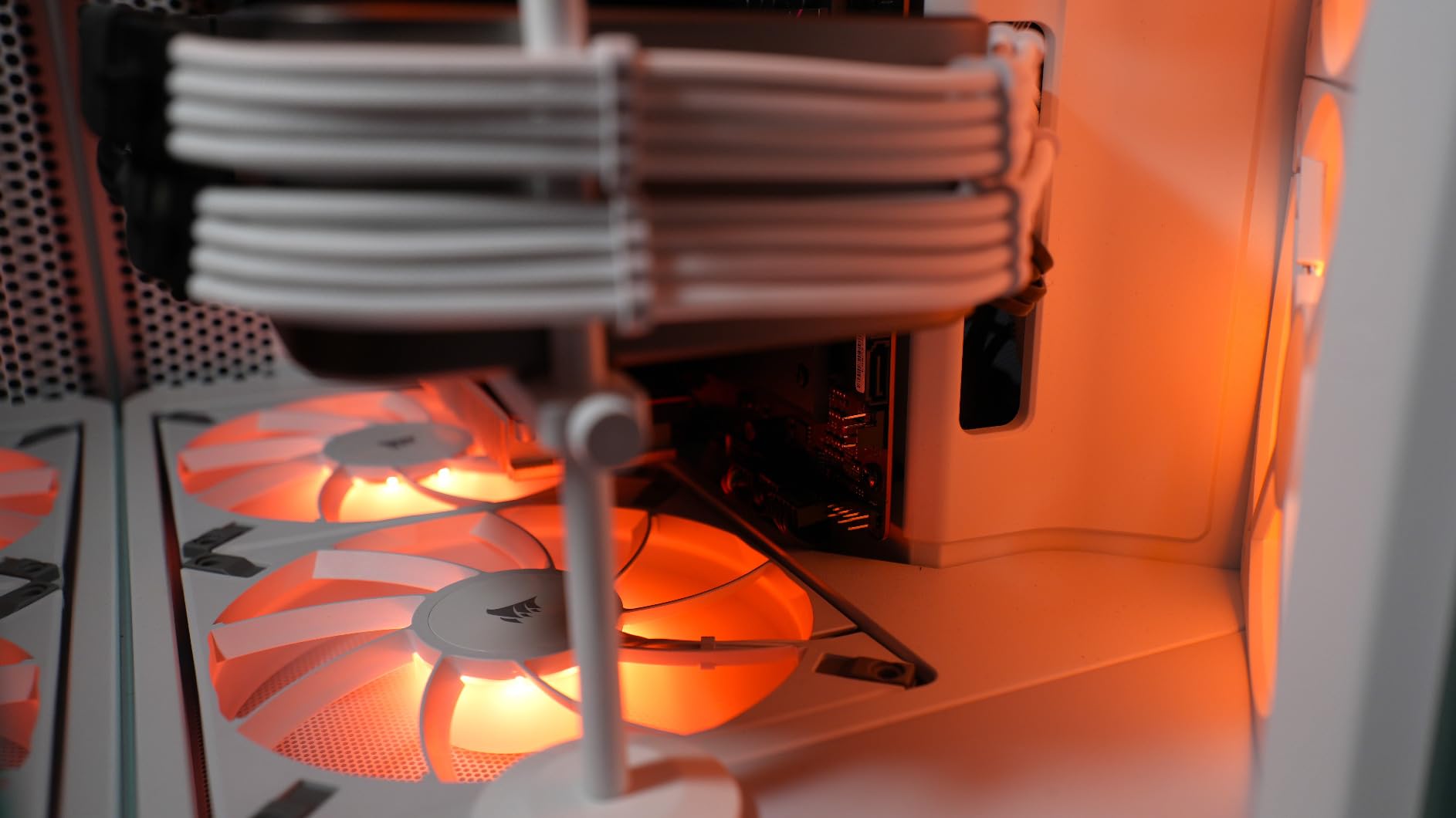 NZXT H6 Flow | CC-H61FB-01 | Compact Dual-Chamber Mid-Tower Airflow Case | Panoramic Glass Panels | High-Performance Airflow Panels | Includes 3 x 120mm Fans | Cable Management | Black customer photo 1
