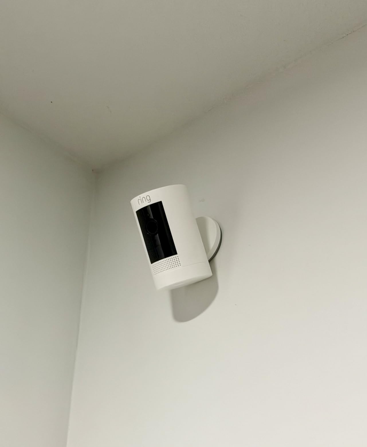Ring Outdoor Cam (Stick Up Cam), Weather-resistant home or business security camera, outdoor ready, Live View, Color Night Vision, Two-Way Talk, motion alerts, Works with Alexa, 4-pack, White customer photo 2