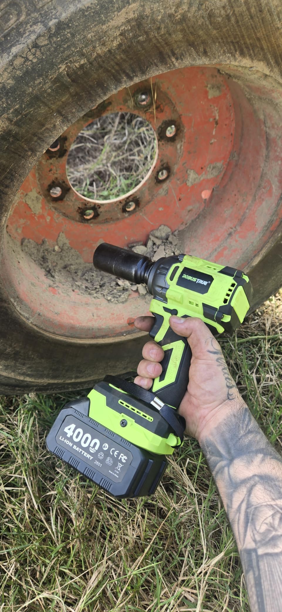 Robustrue Cordless Impact Wrench, 590Ft-lbs (800N.m) Brushless 1/2 inch, 2800RPM High Torque Impact Gun, 2x 4.0Ah Battery, Charger, 4 Sockets, Electric Impact Wrench for Car Home customer photo 2
