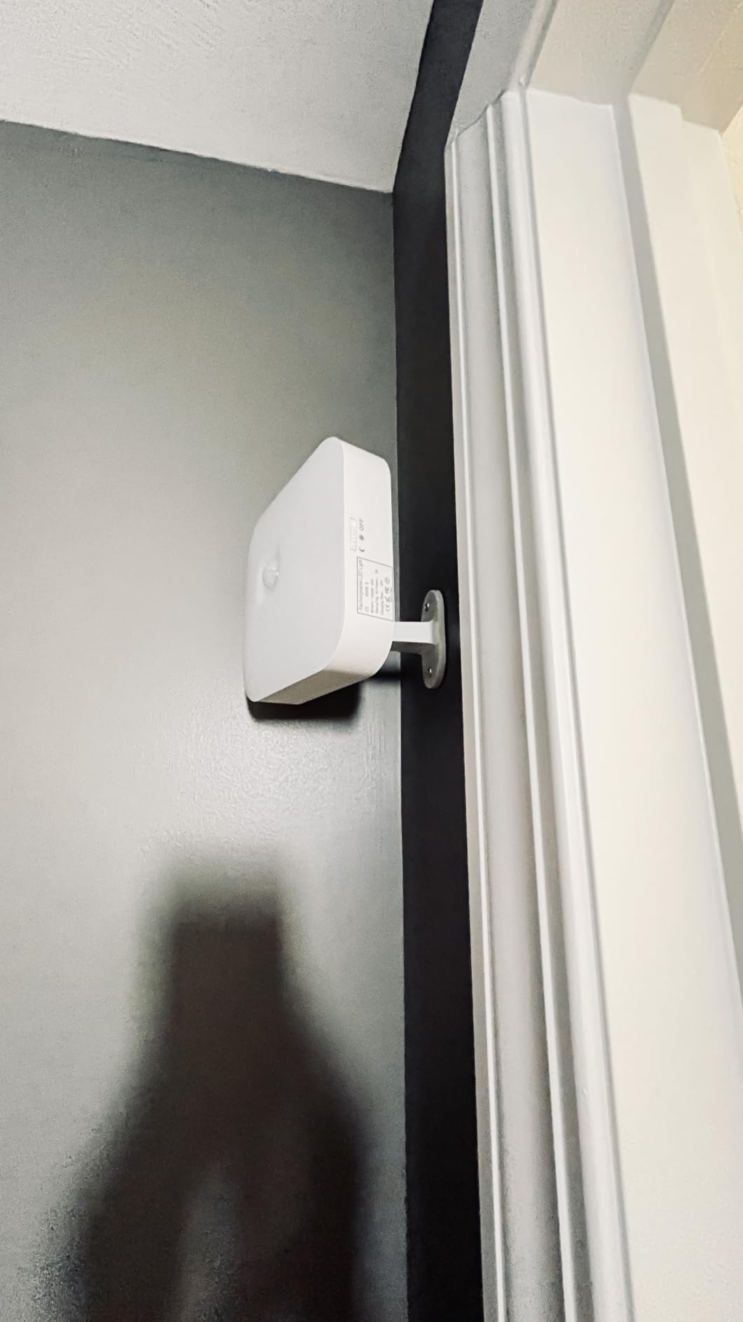 Rechargeable Motion Sensor Closet Light, 500LM Wireless Ceiling Light White customer photo 1