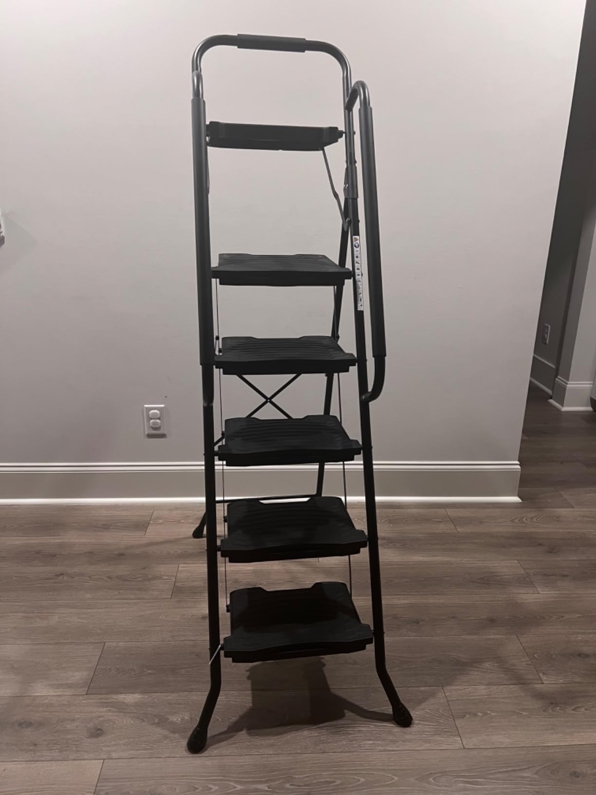 KINGRACK 5 Step Ladder with Tool Platform, 900 lbs Sturdy Step Stool with Handrail, Folding Steel Ladder with Wide Pedal, Safety Ladder for Adults Home Outdoor Painting Garage Office customer photo 2