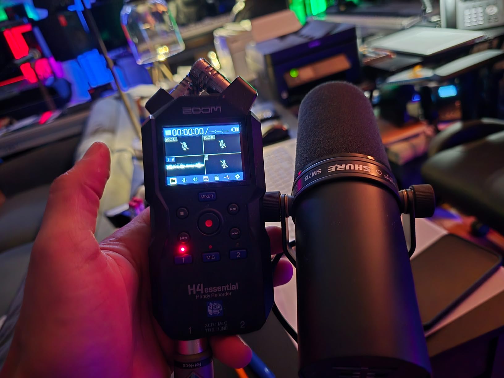 Zoom H4 Essential Handheld Recorder for Musicians, Podcasters & Filmmakers customer photo 1
