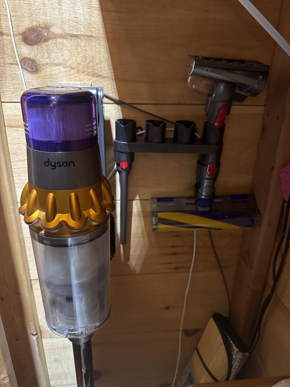 Dyson V15 Detect Plus Cordless Vacuum, Illumination Reveals dust, 240AW, 3 Power Modes, Up to 60 Minutes,² Deep Cleans Hard Floors and Carpets, Detangles pet Hair, Converts to Handheld customer photo 1