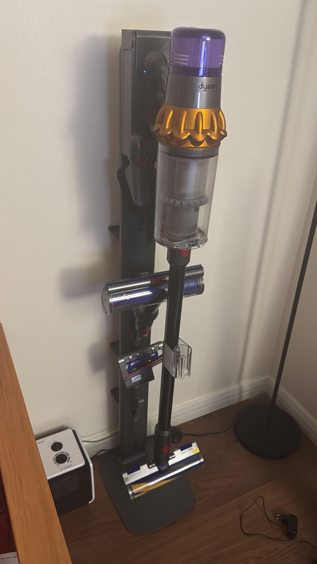 Dyson V15 Detect Plus Cordless Vacuum, Illumination Reveals dust, 240AW, 3 Power Modes, Up to 60 Minutes,² Deep Cleans Hard Floors and Carpets, Detangles pet Hair, Converts to Handheld customer photo 2