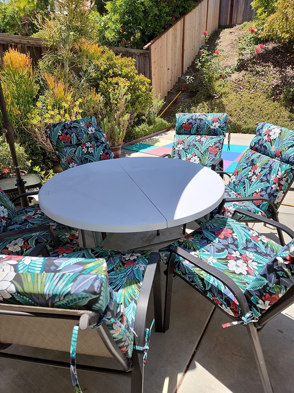 VINGLI White 5 FT Round Bi-Folding Commercial Table, 60 inch Portable Plastic Dining Card Table for Kitchen Party Wedding Event, 1-Pack customer photo 2