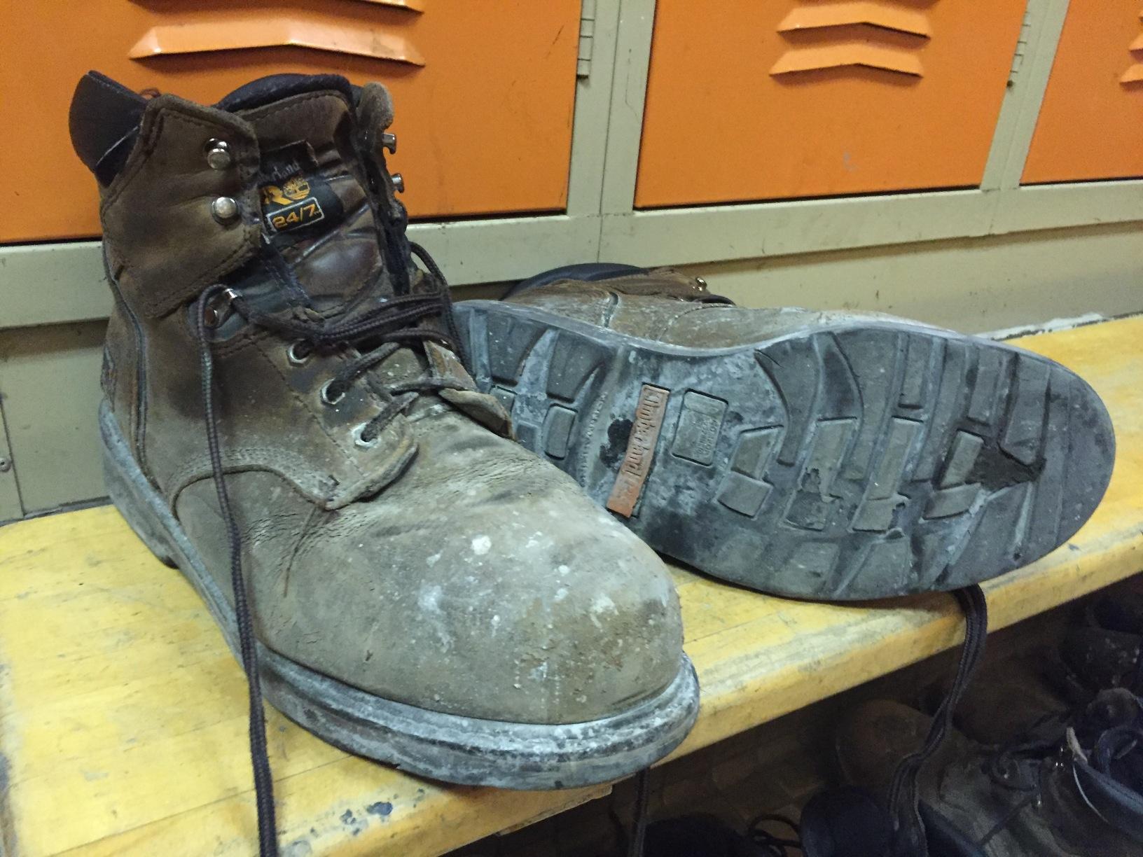 Timberland PRO Men's Pit Boss 6 Inch Steel Safety Toe Industrial Work Boot customer photo 2
