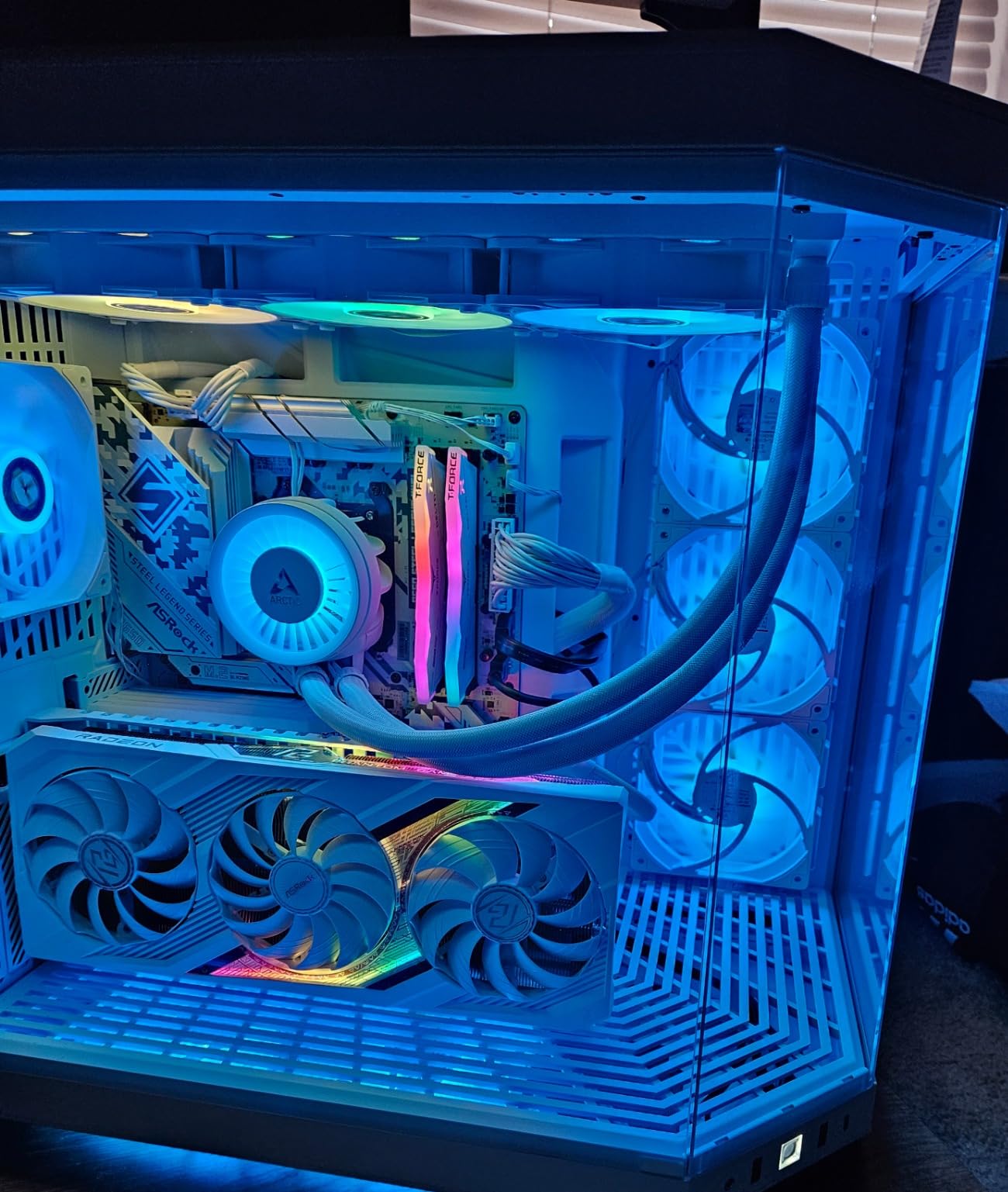 ASRock B650 Steel Legend WiFi 6E AMD Socket AM5 Ryzen 9000 8000 and 7000 Series SATA3 M.2 DDR5 7200+(OC) 256GB SATA3 6.0 Gb/s ATX Motherboard BIOS Flashback customer photo 1