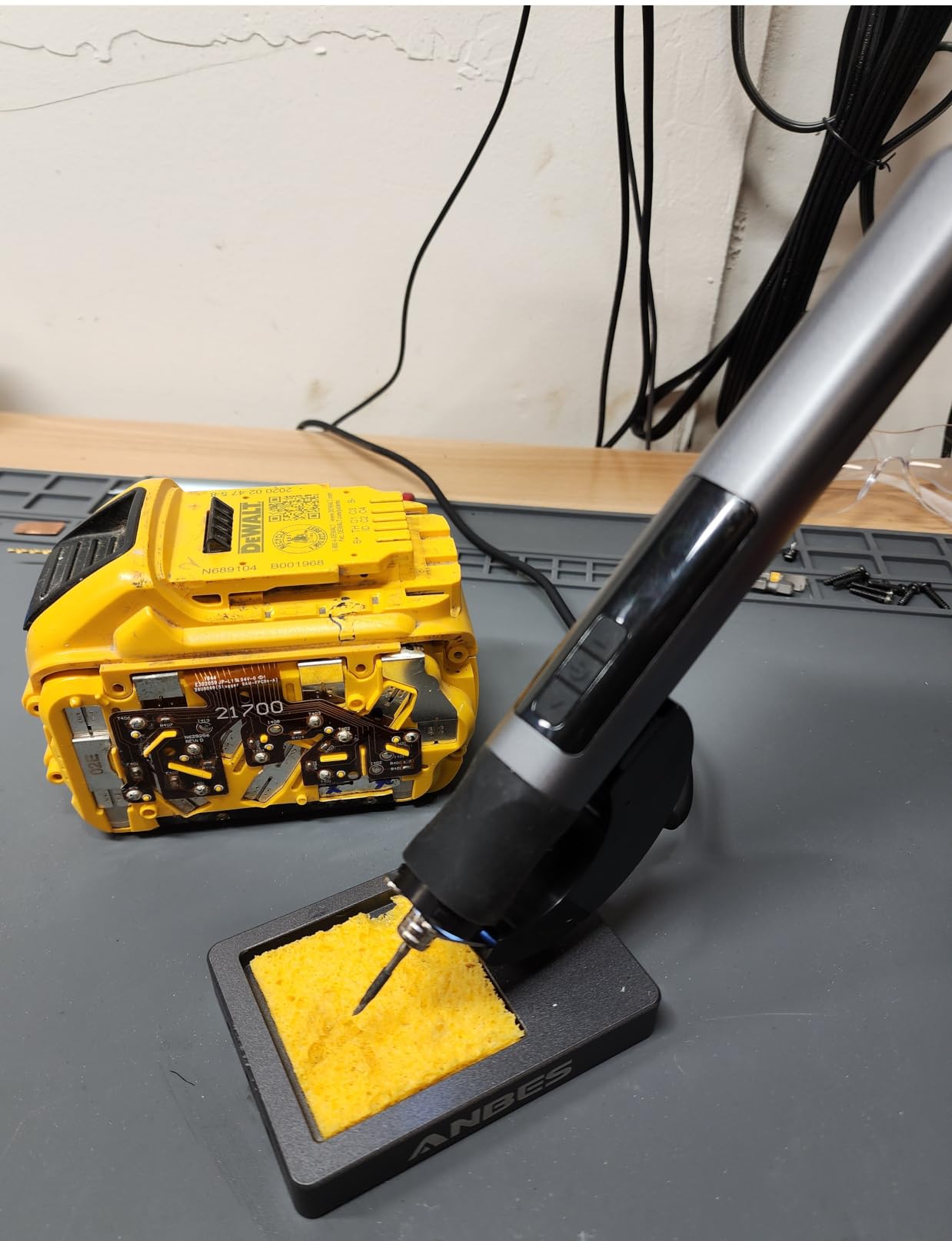Cordless Soldering Iron Kit, 3s Fast Heat 75W-PD/30W-Battery customer photo 2