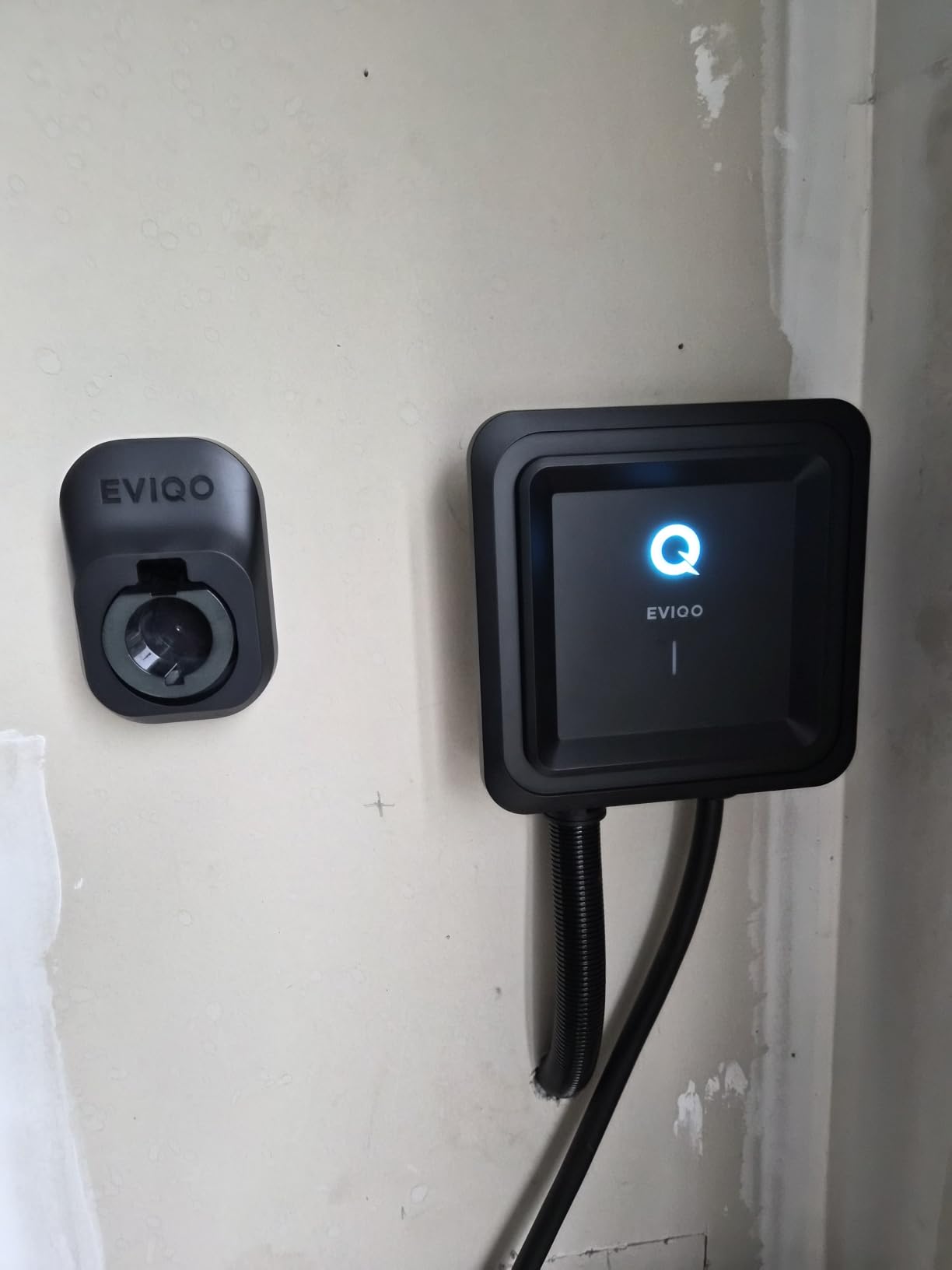 EVIQO Level 2 EV Charger J1772 48A - Hardwired 240V Wall Charging Station customer photo 2
