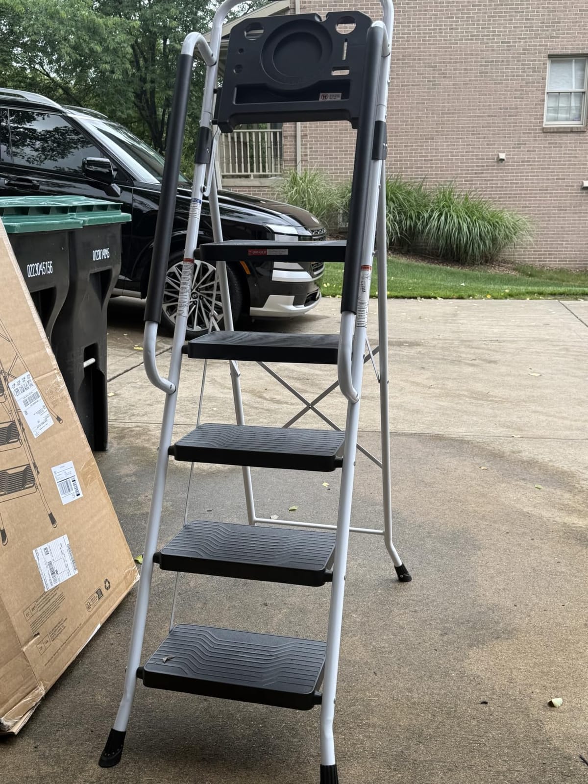 KINGRACK 4 Step Ladder, Folding Step Ladders for Home, 800lb Capacity,White customer photo 2