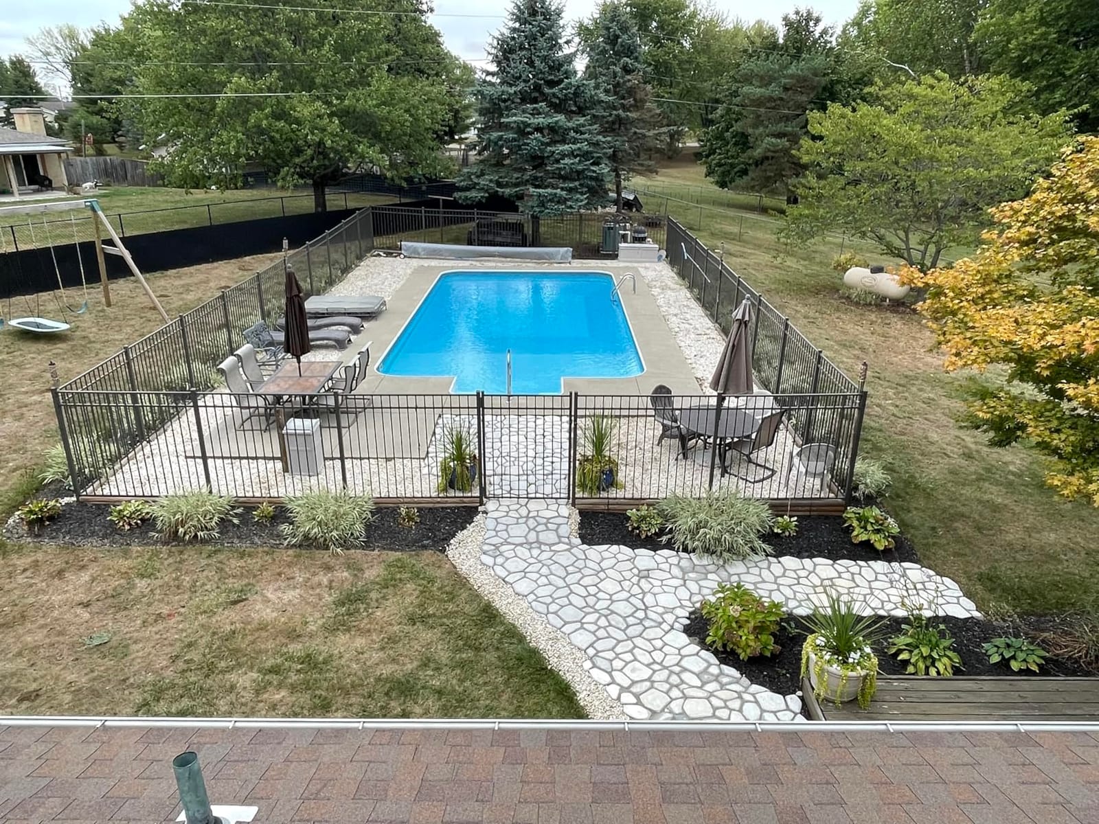 VEVOR Pool Safety Cover, Fits 16x32ft Rectangular Inground Winter Swimming Pools, with 4x8ft Center End Step, Triple Stitched, High Strength Mesh PP, Great Rain Permeability, Installation Hardware customer photo 1