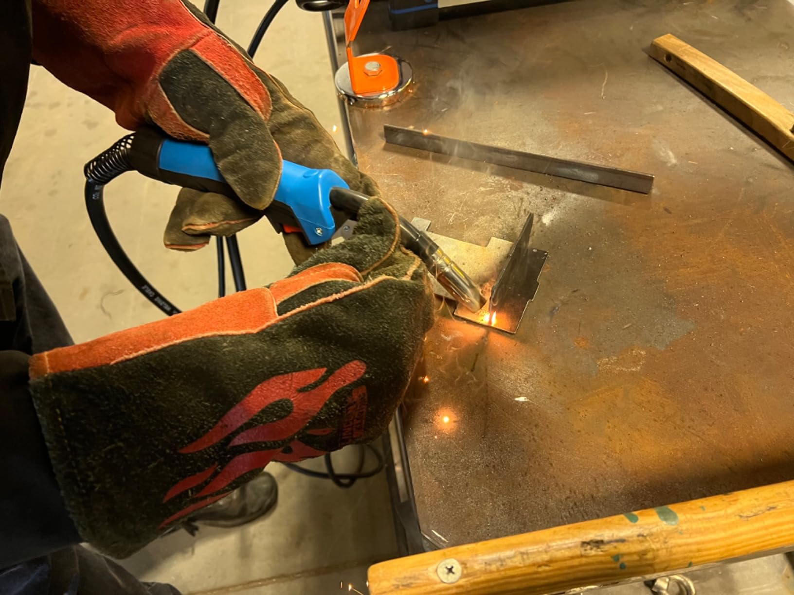 AZZUNO 200A MIG Welder, 110V/220V 8-in-1 Aluminum MIG Welding Machine customer photo 1