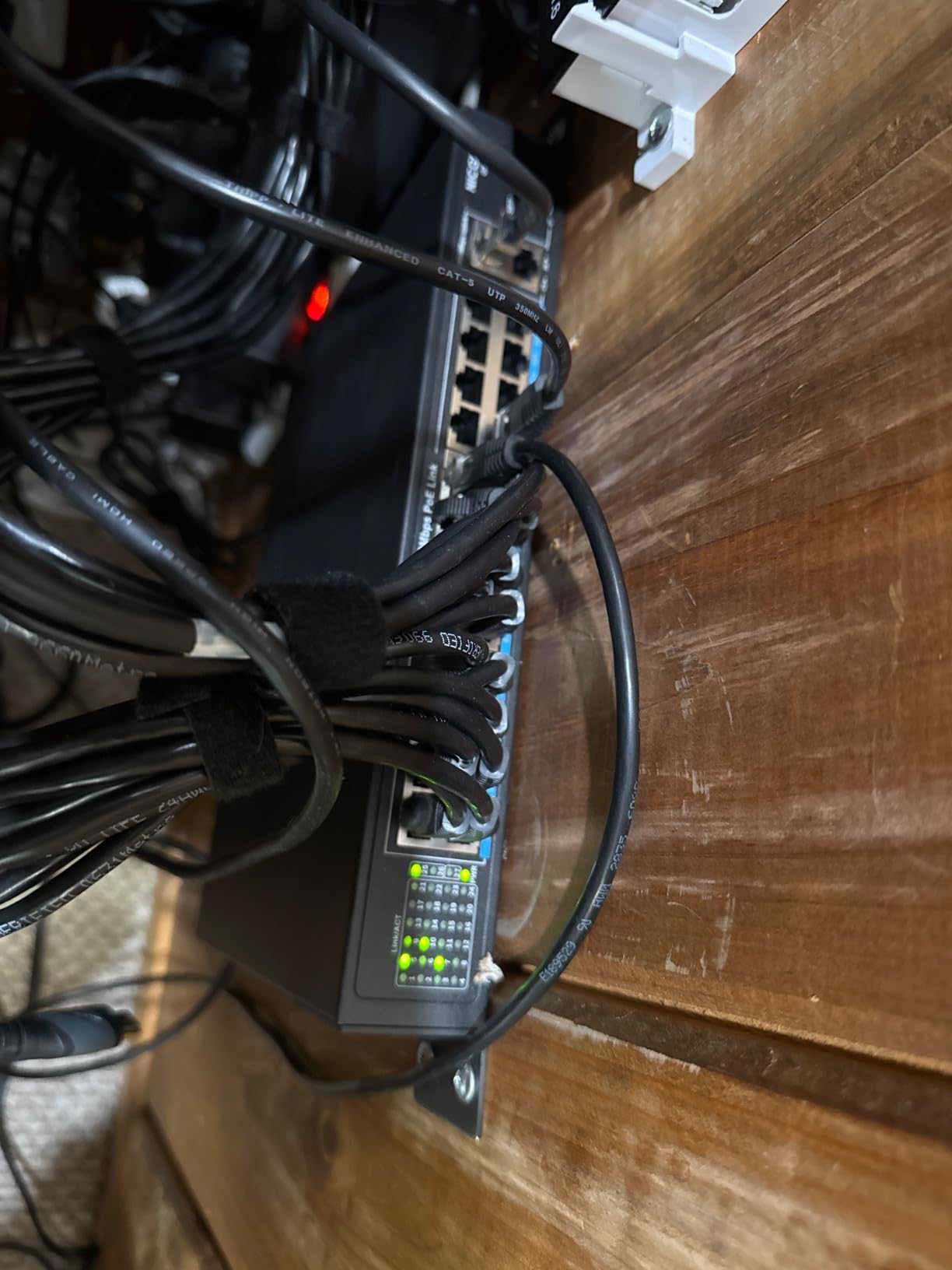 16 Port PoE Switch Unmanaged, 16 Port PoE+@250W, 2 Gigabit Uplink Ports, 1 SFP Port, NICGIGA 19 Port Network Power Over Ethernet Switch, VLAN Mode, AI Watchdog 19 inch RackMount, Plug and Play. customer photo 2