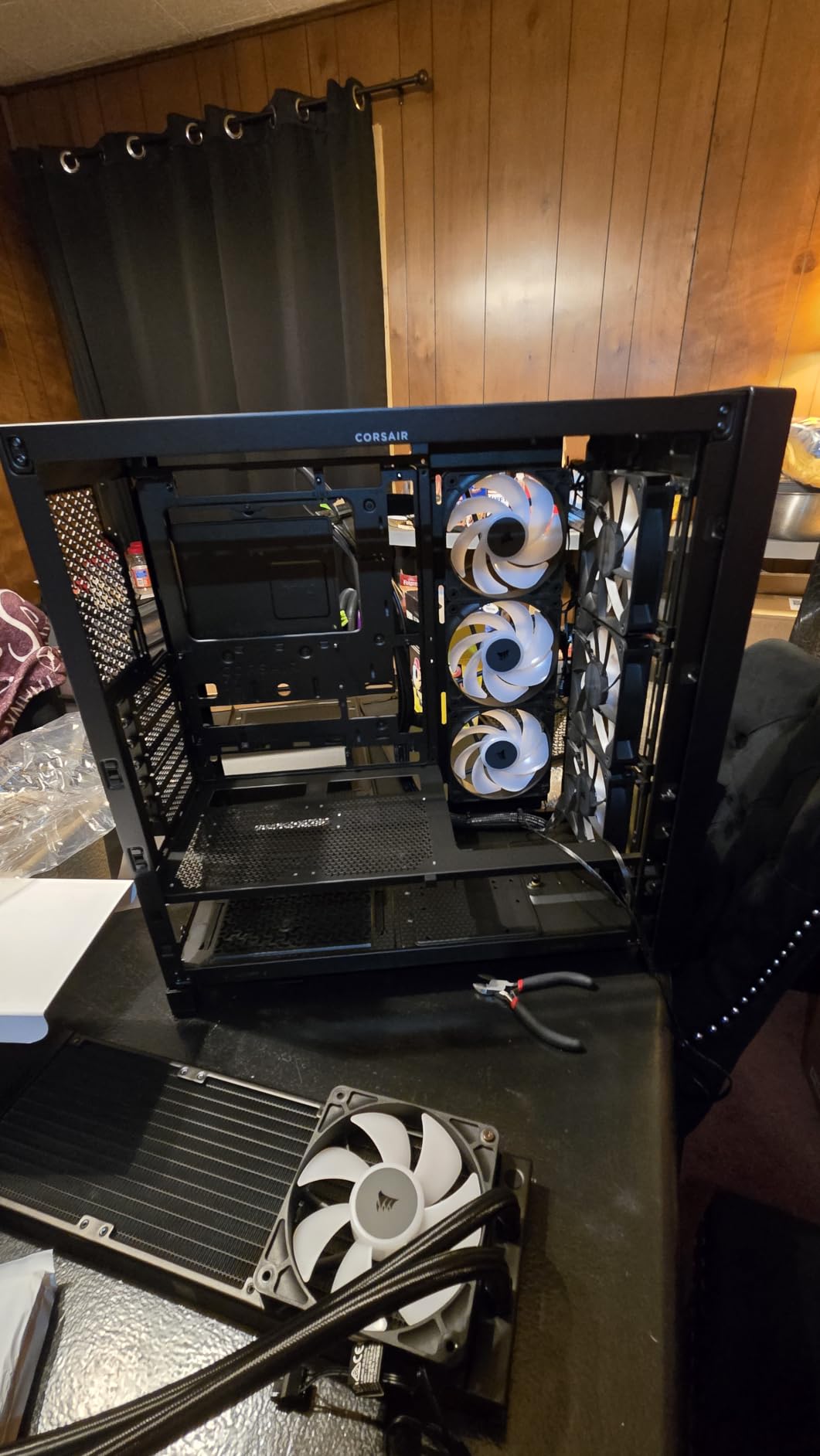 CORSAIR 4000D RS ARGB Frame Modular Mid-Tower ATX PC Case, High Airflow, 3X Pre-Installed RS Fans, InfiniRail™ Mounting System, ASUS BTF, MSI Zero, Gigabyte Stealth, Black customer photo 2