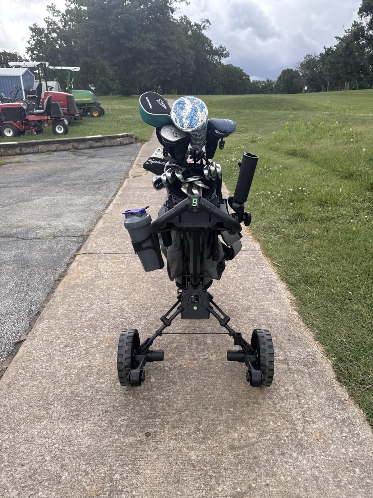 KVV Electric Golf Push Cart with Remote Control, Super Compact and Lightweight Electric Golf Cart, Smallest Folding Size Electric Golf Cart, Suitable for All Terrains customer photo 1