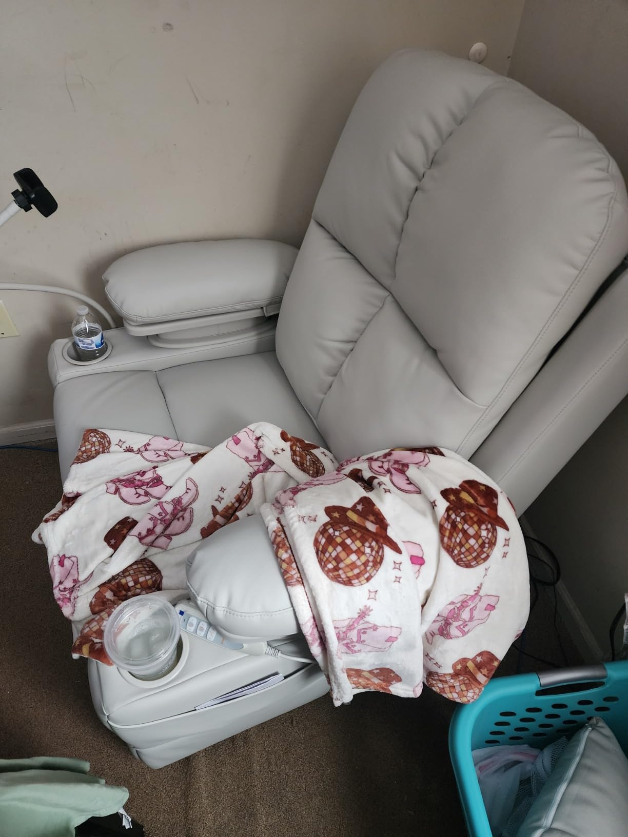 MAMAZING Lullapod Power Nursery Rocking Chair with HugAssist Armrest customer photo 2